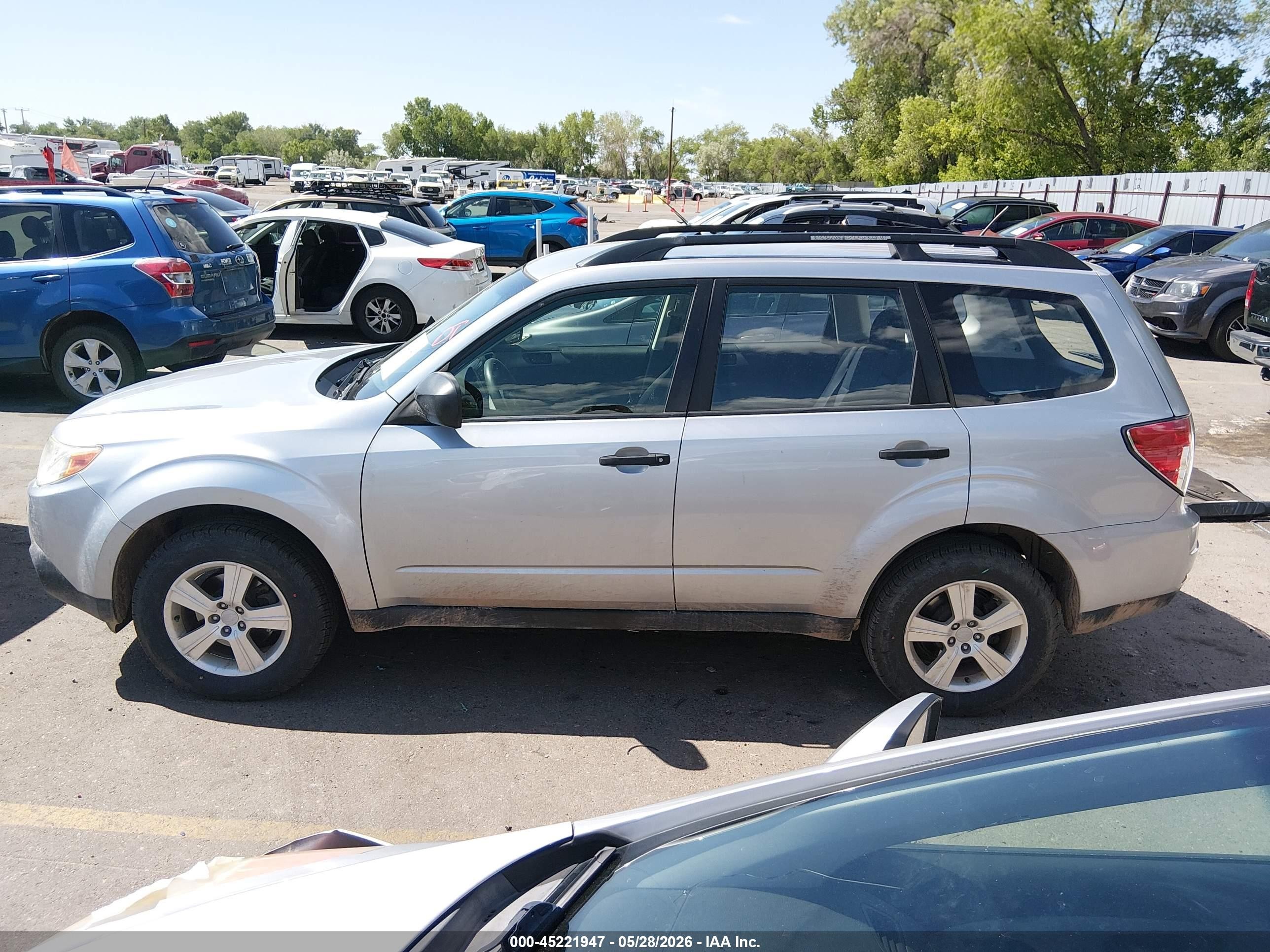 2013 Subaru Forester 2.5x Silver vin: JF2SHABC7DH434262