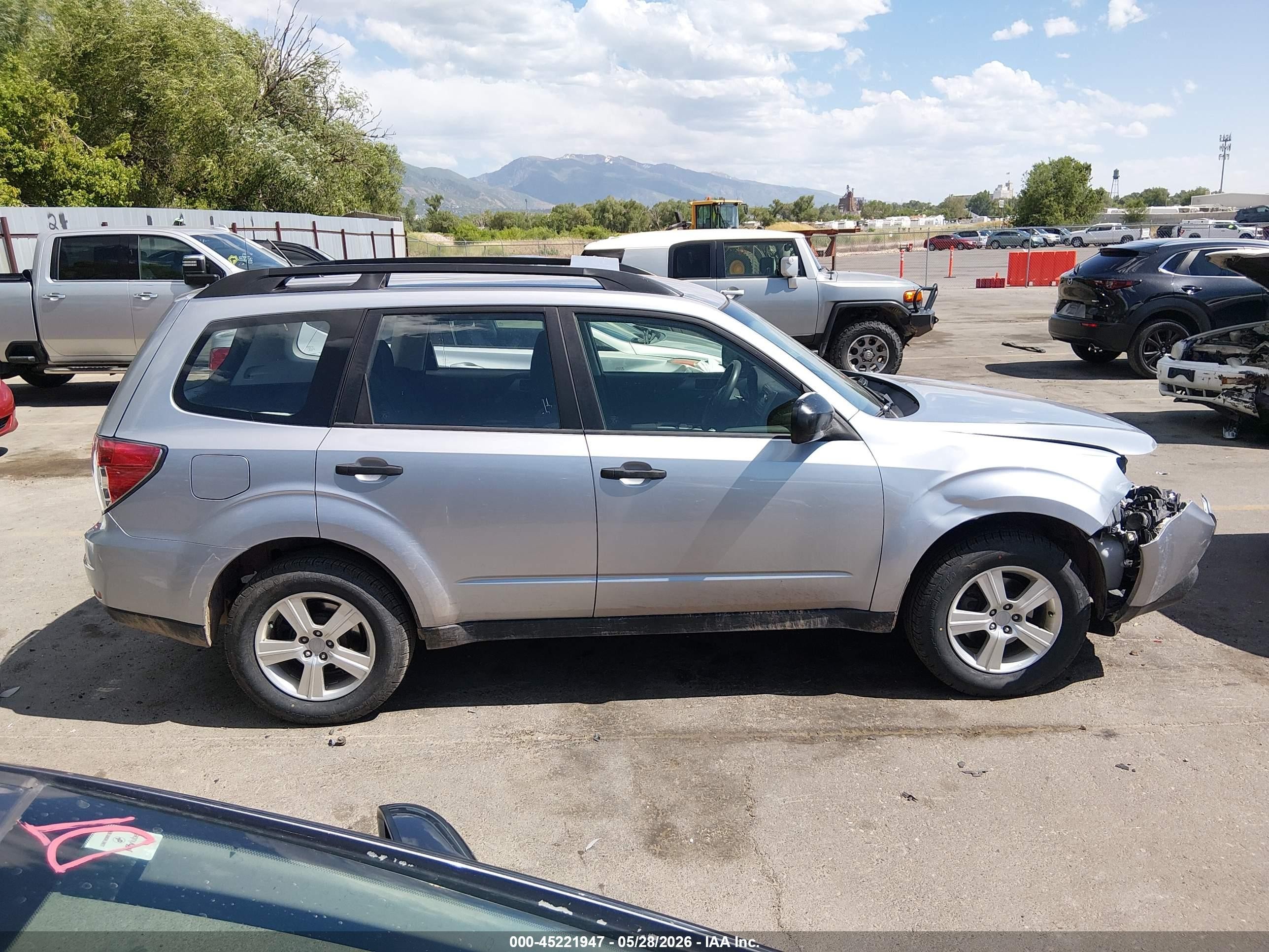 2013 Subaru Forester 2.5x Silver vin: JF2SHABC7DH434262