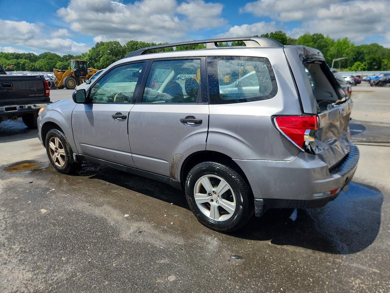2011 Subaru Forester 2.5x Silver vin: JF2SHABC8BH718397