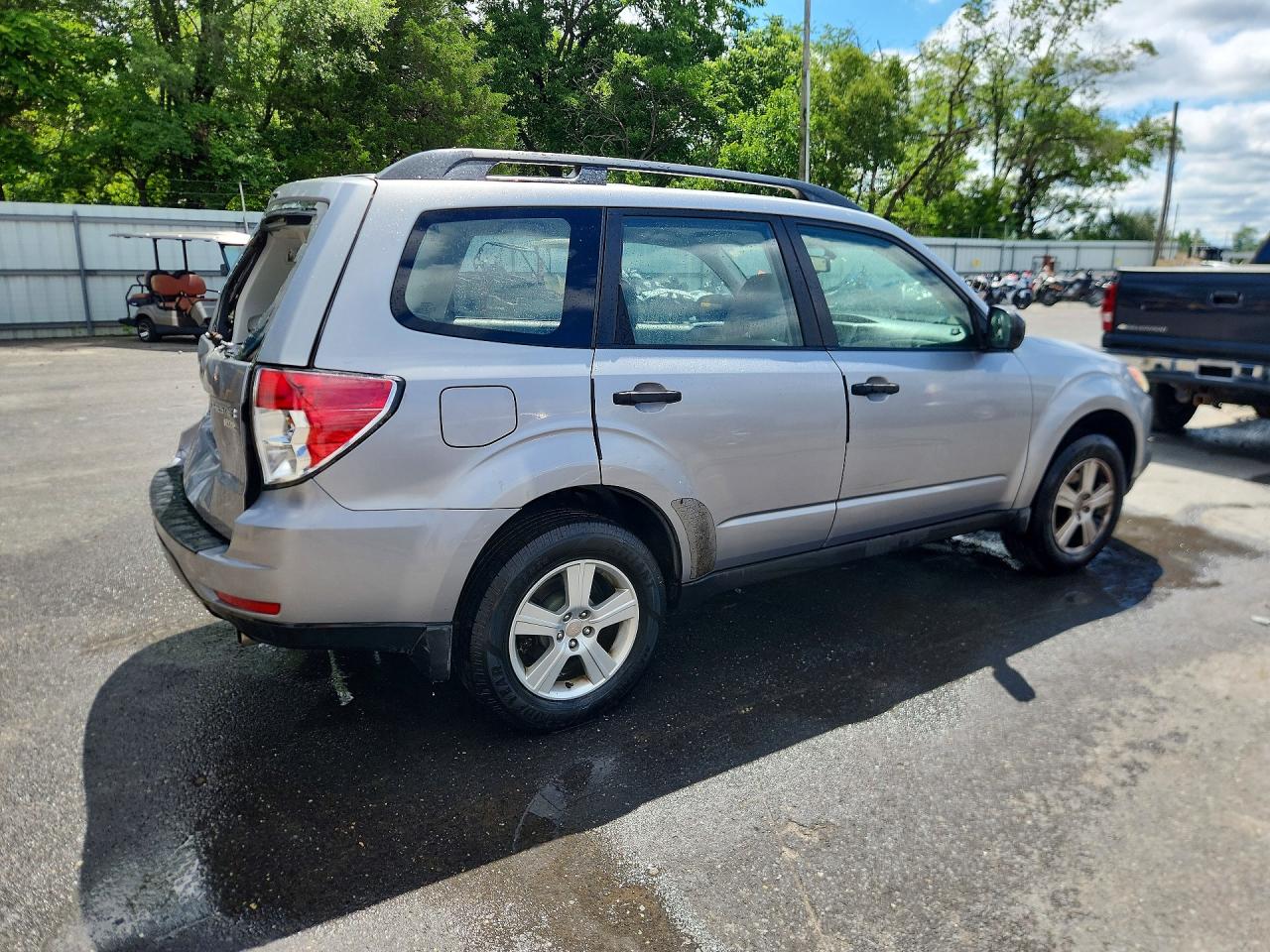 2011 Subaru Forester 2.5x Silver vin: JF2SHABC8BH718397