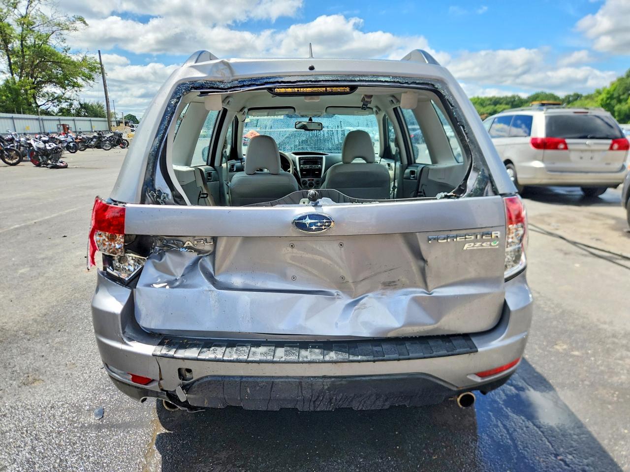 2011 Subaru Forester 2.5x Silver vin: JF2SHABC8BH718397