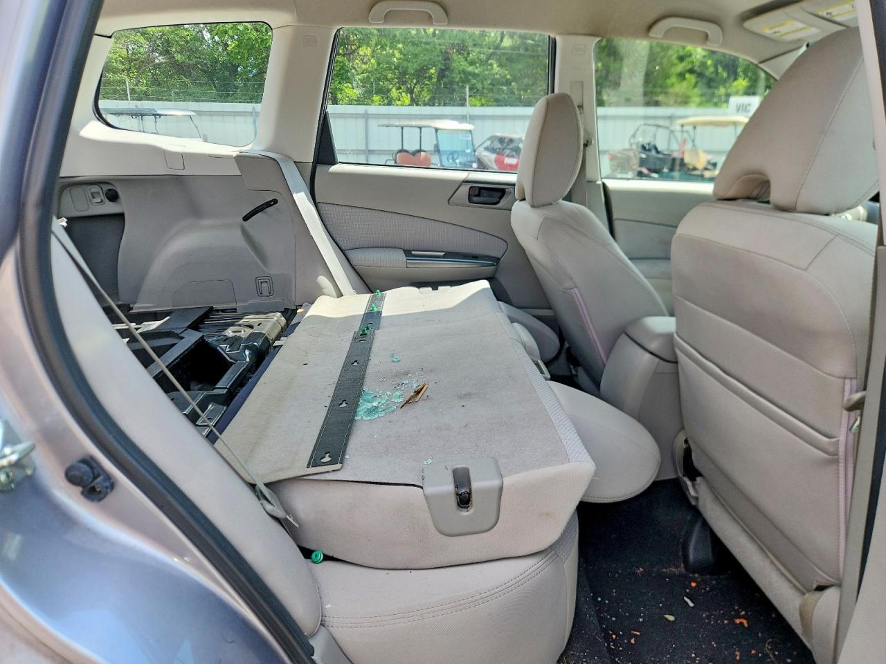 2011 Subaru Forester 2.5x Silver vin: JF2SHABC8BH718397