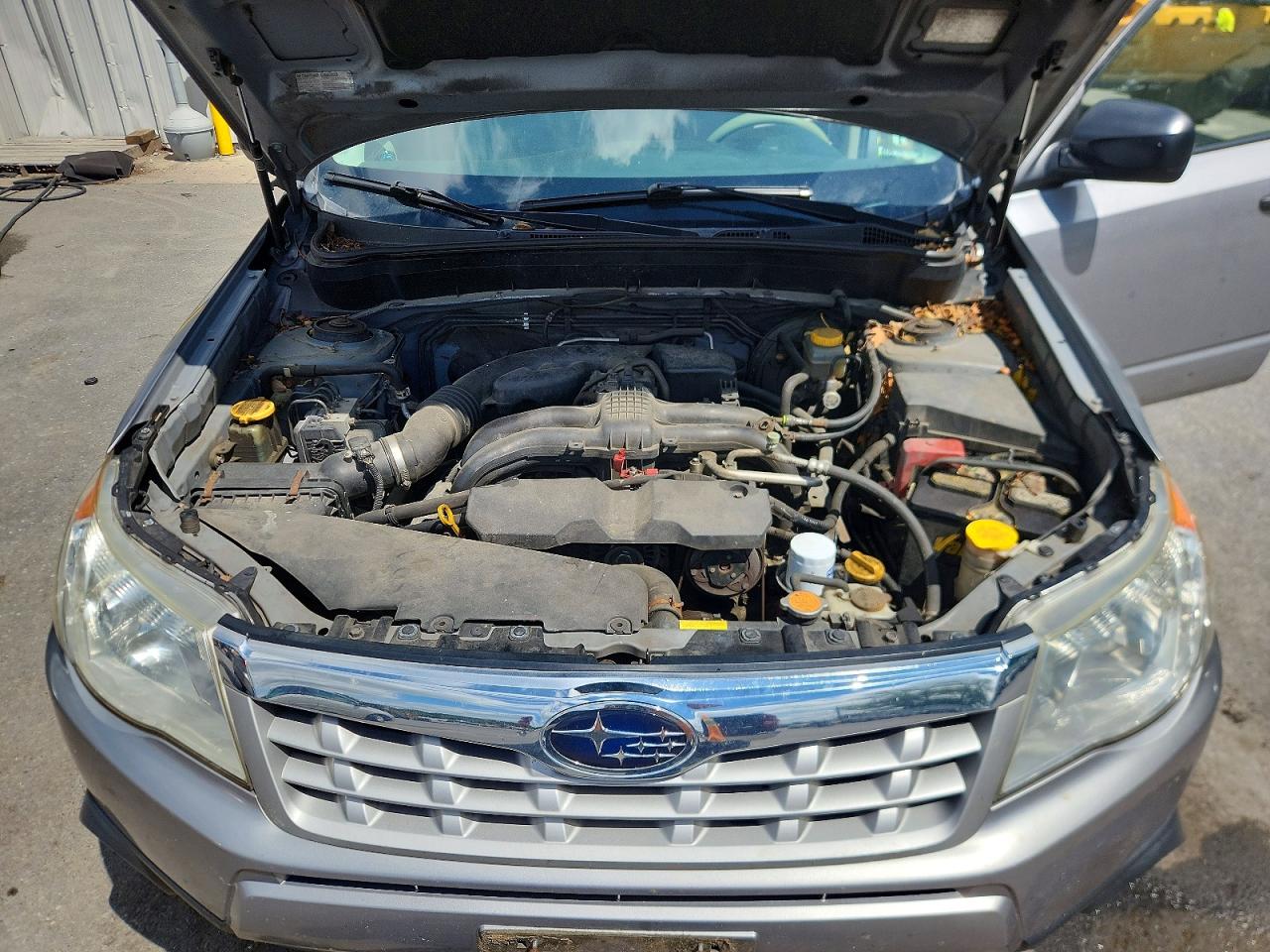 2011 Subaru Forester 2.5x Silver vin: JF2SHABC8BH718397