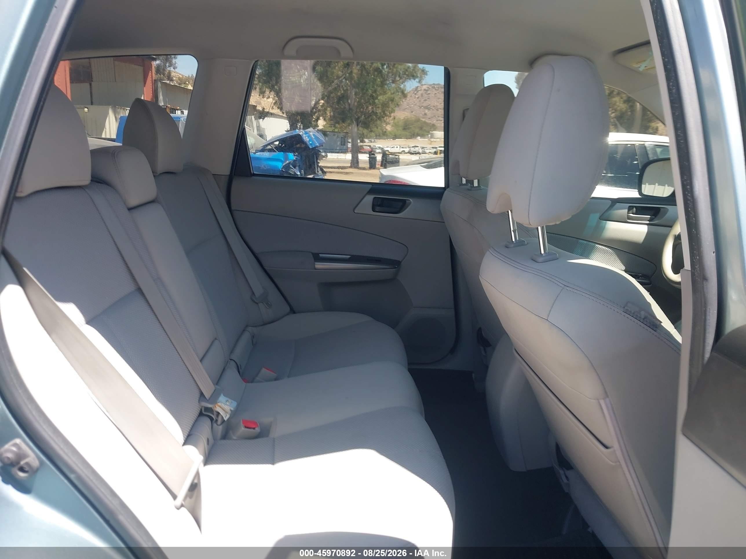 2011 Subaru Forester 2.5x Gray vin: JF2SHABC8BH747608
