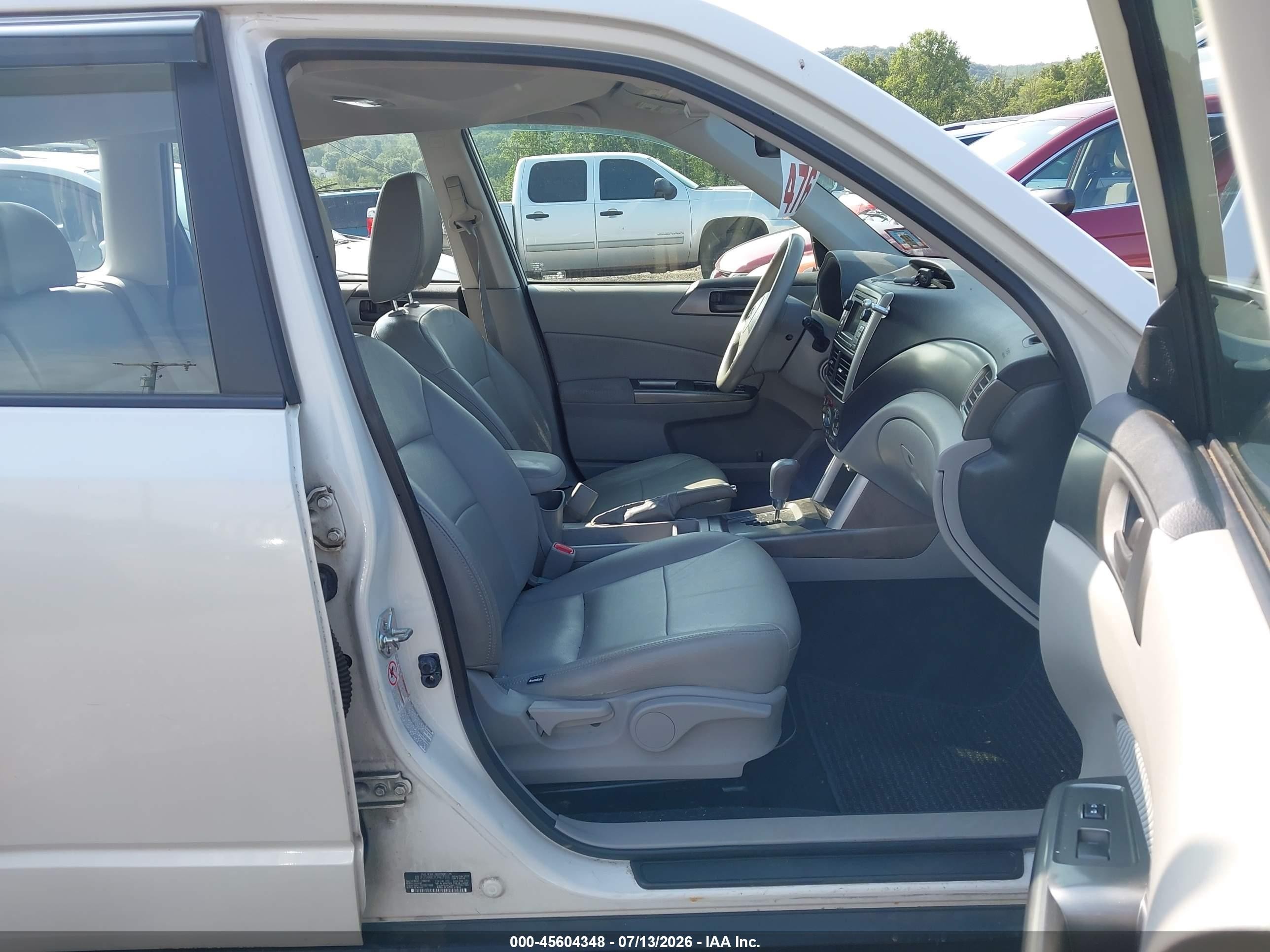 2012 Subaru Forester 2.5x White vin: JF2SHABC8CH401995