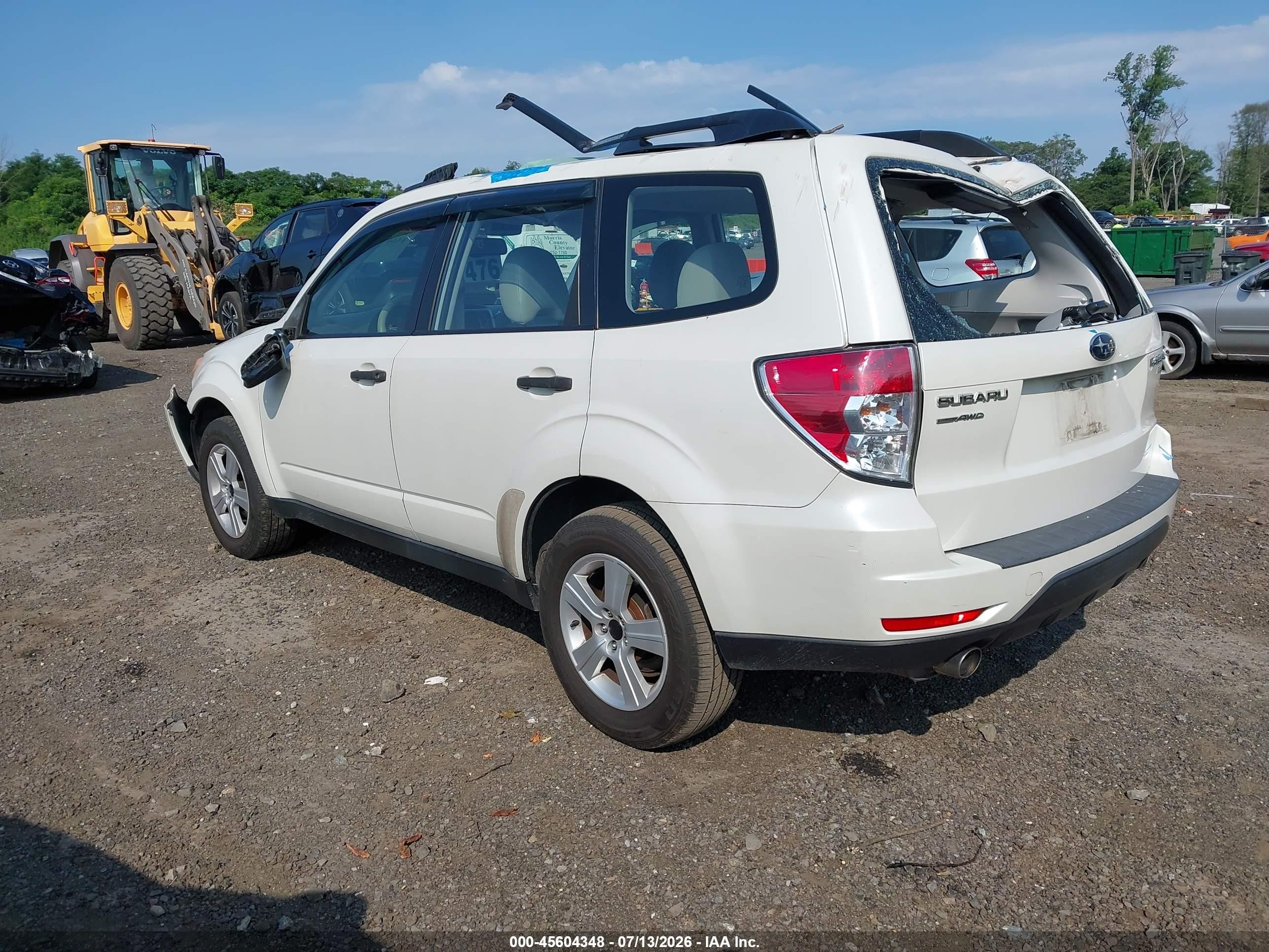 2012 Subaru Forester 2.5x White vin: JF2SHABC8CH401995