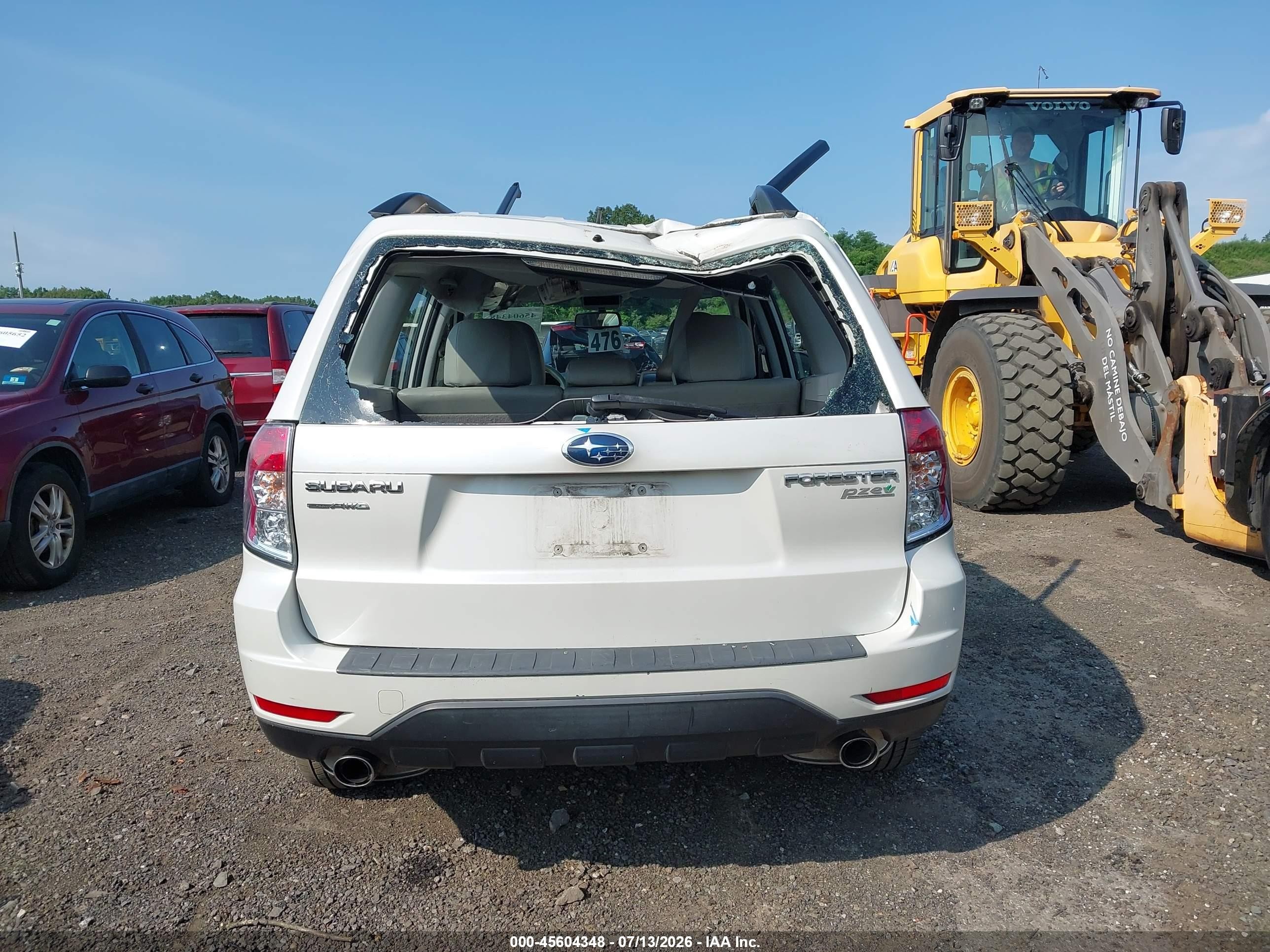 2012 Subaru Forester 2.5x White vin: JF2SHABC8CH401995