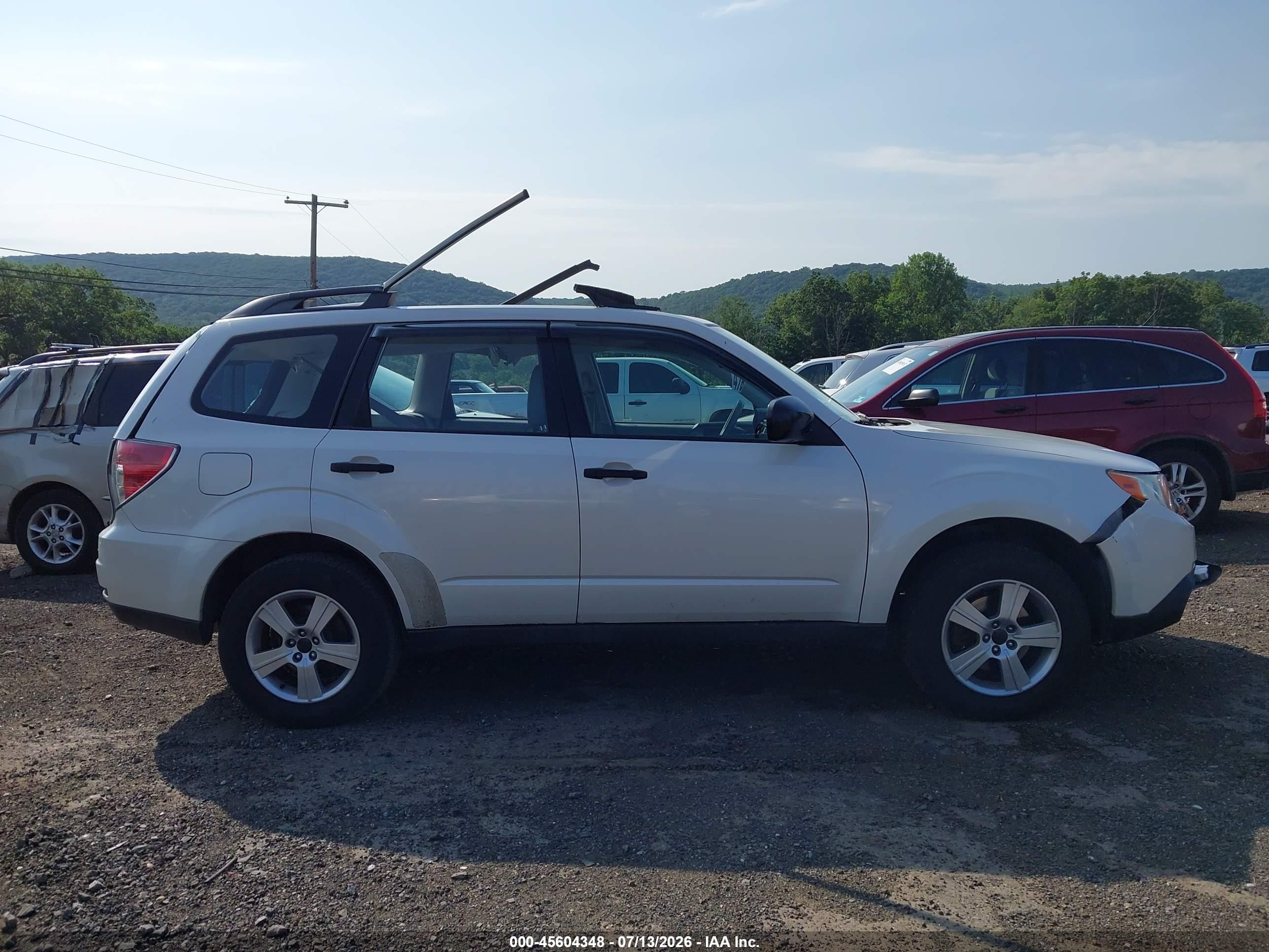 2012 Subaru Forester 2.5x White vin: JF2SHABC8CH401995