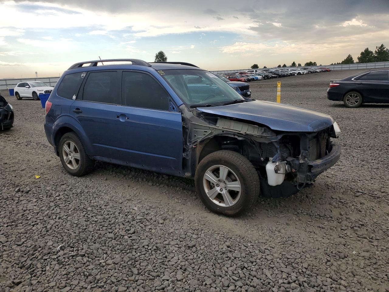 2012 Subaru Forester 2.5x Blue vin: JF2SHABC8CH418070