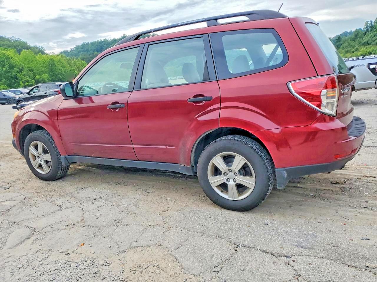 2013 Subaru Forester 2.5x Maroon vin: JF2SHABC8DH424419