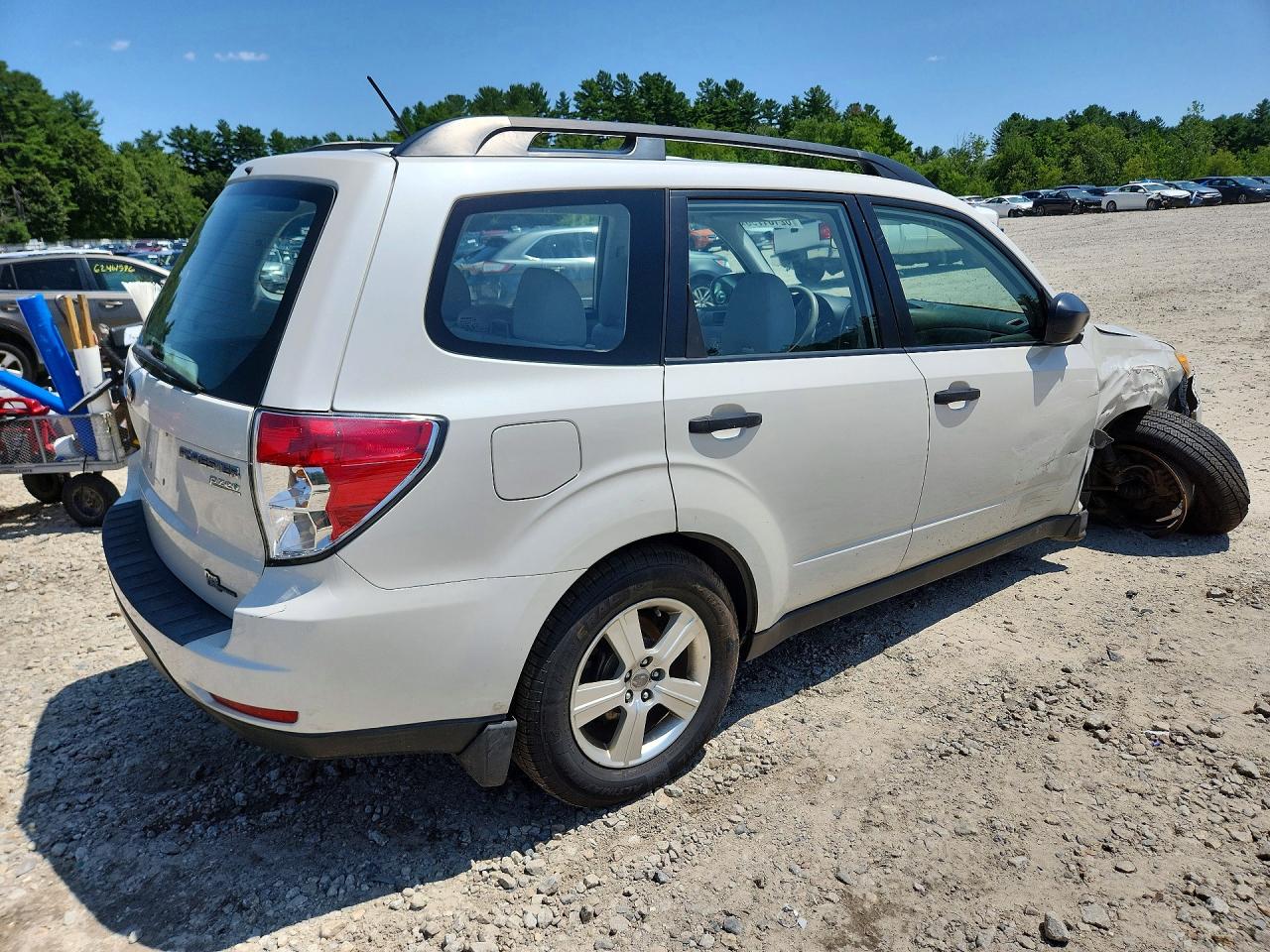 2011 Subaru Forester 2.5x White vin: JF2SHABC9BH723463