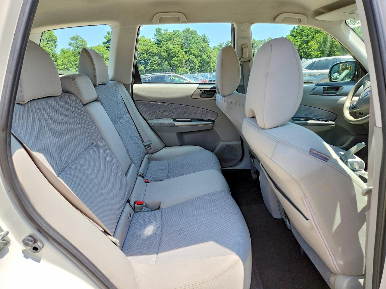 2011 Subaru Forester 2.5x White vin: JF2SHABC9BH723463