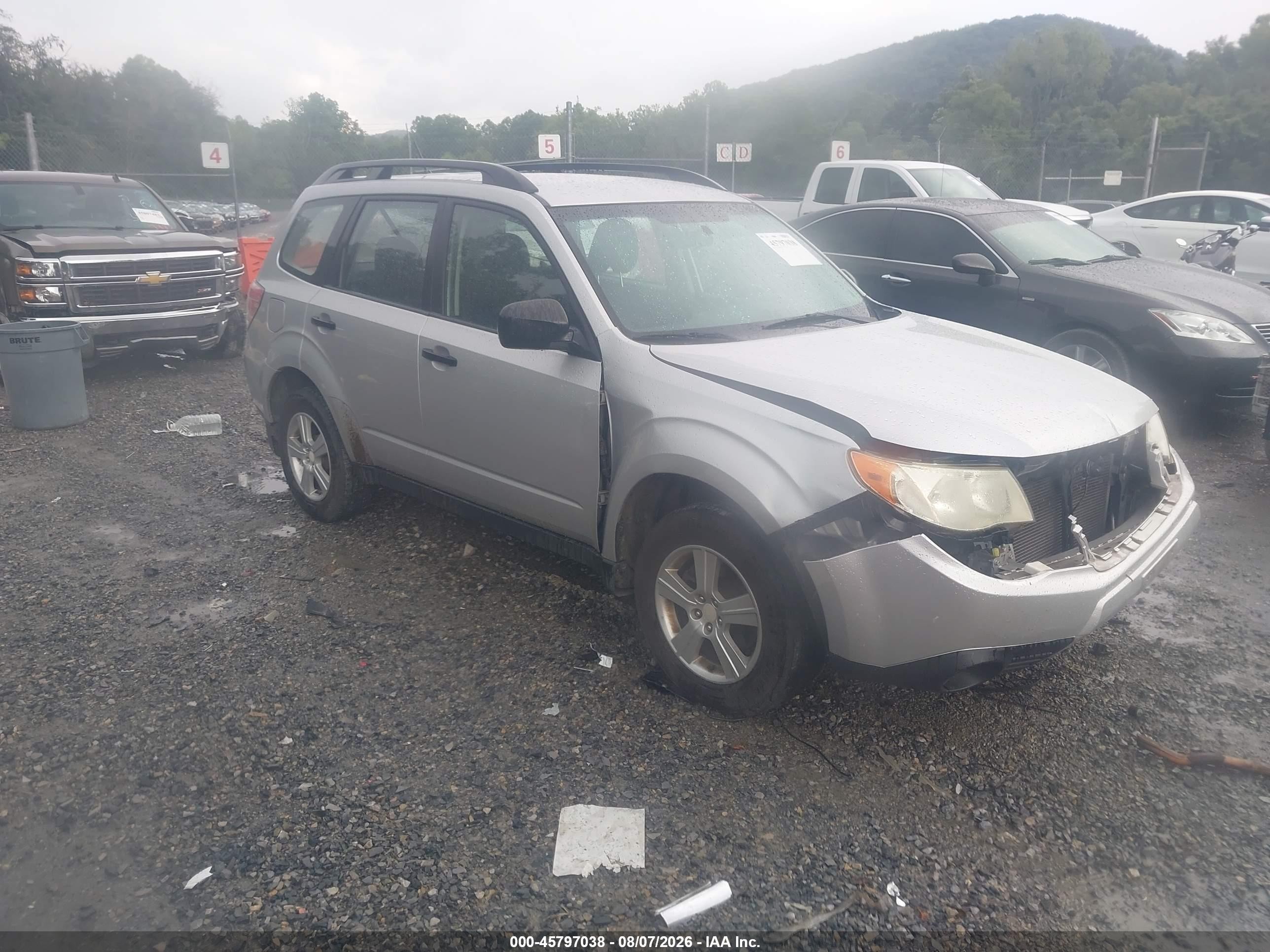 2011 Subaru Forester 2.5x Silver vin: JF2SHABC9BH747388