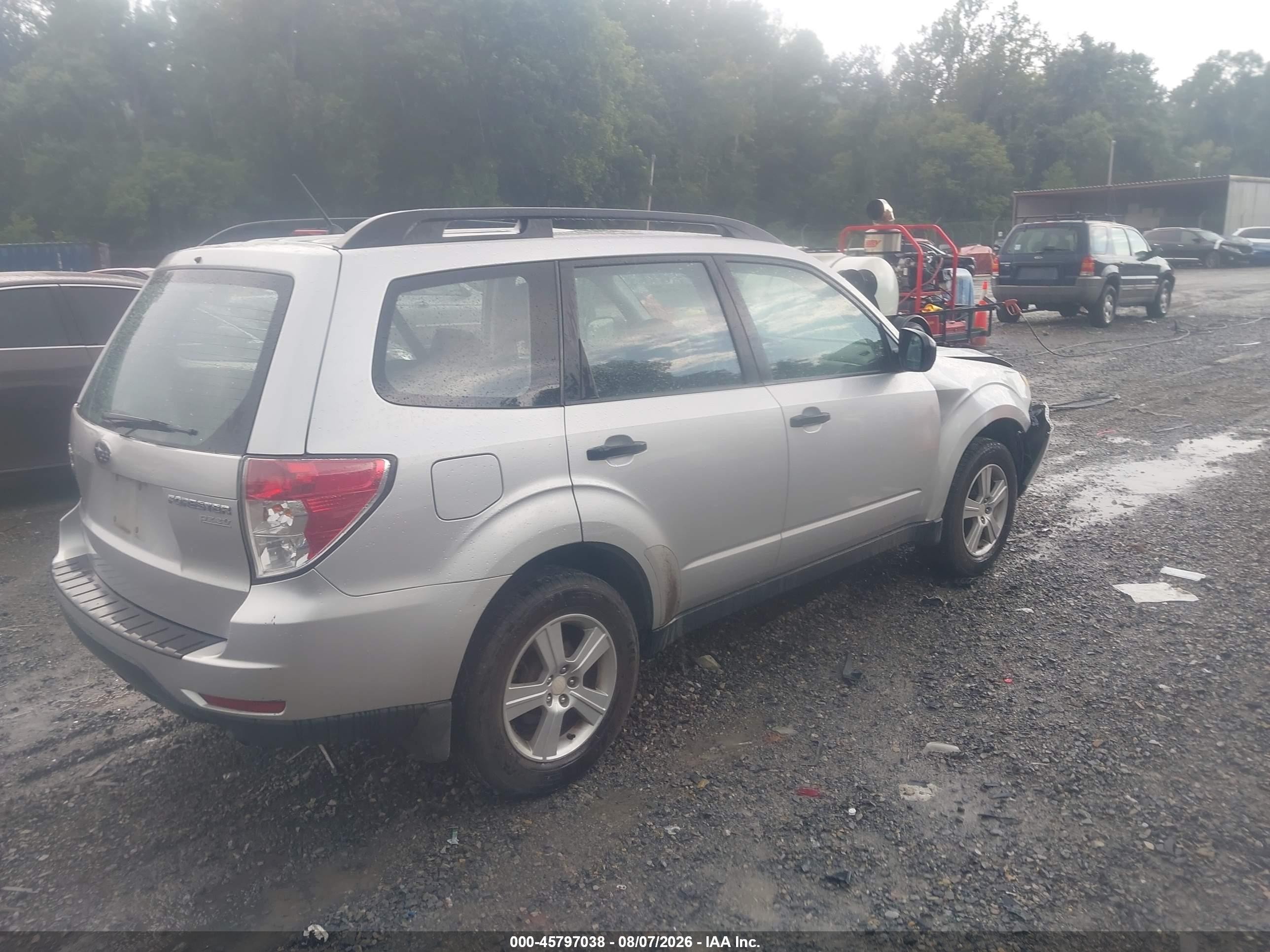 2011 Subaru Forester 2.5x Silver vin: JF2SHABC9BH747388