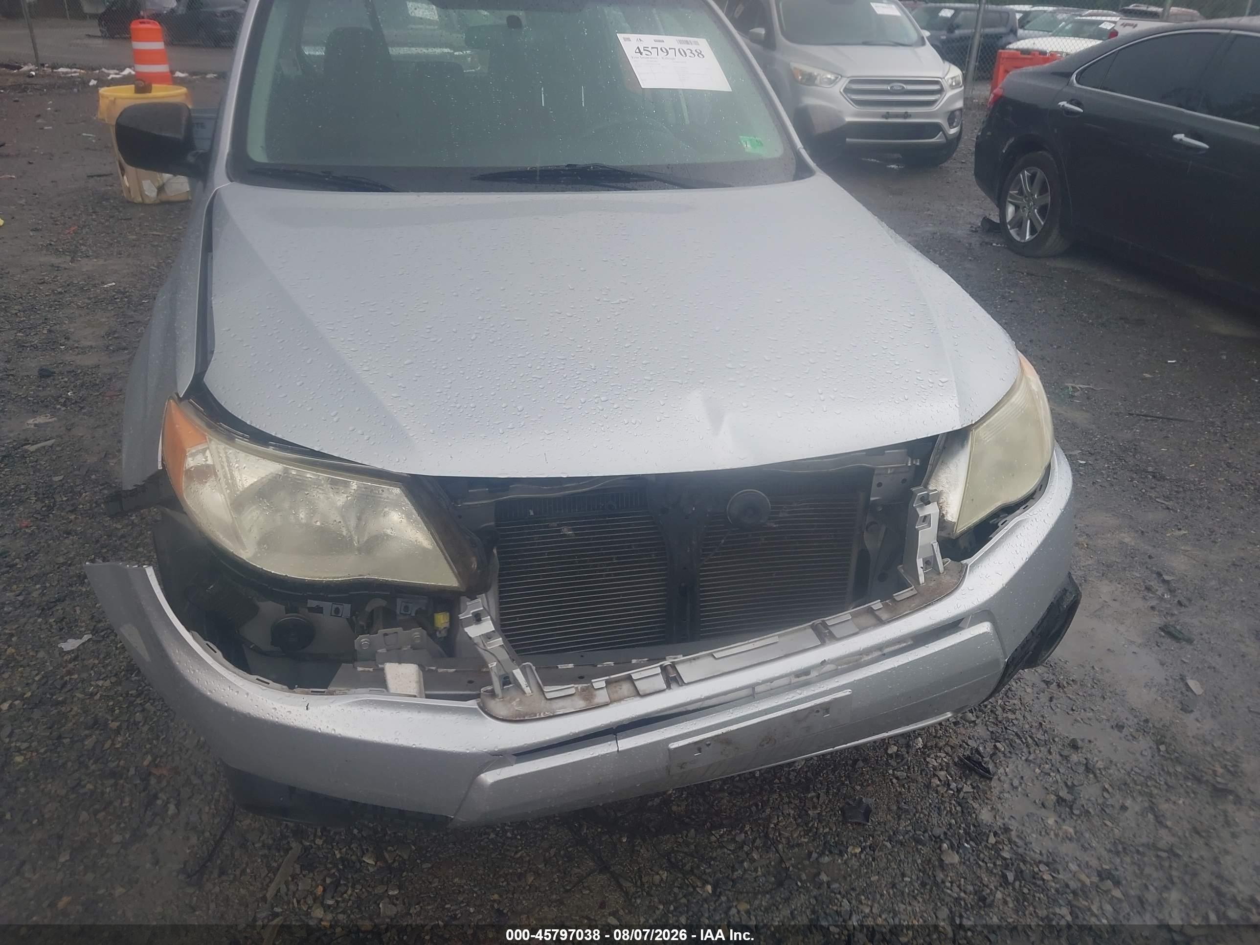 2011 Subaru Forester 2.5x Silver vin: JF2SHABC9BH747388