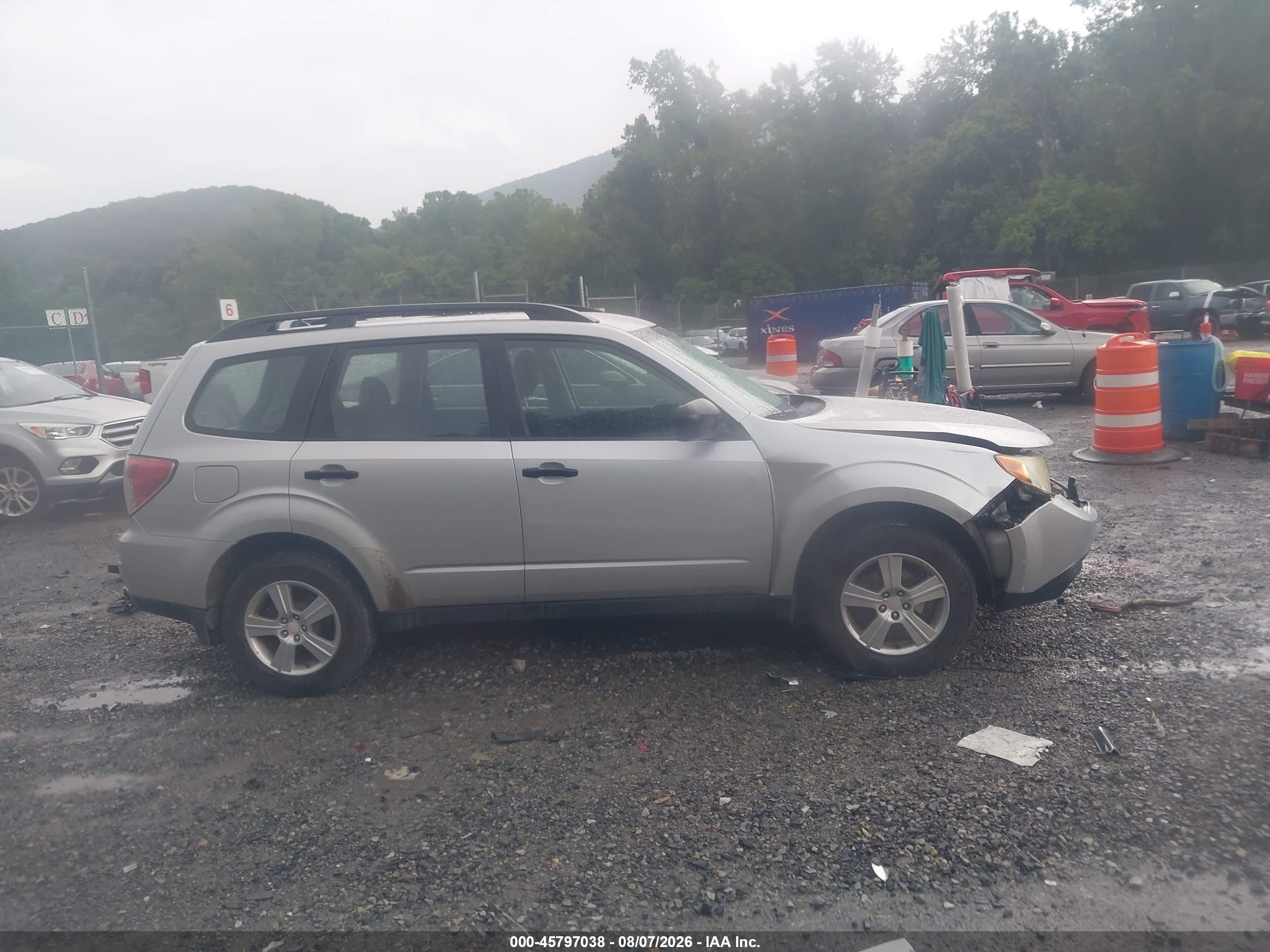 2011 Subaru Forester 2.5x Silver vin: JF2SHABC9BH747388