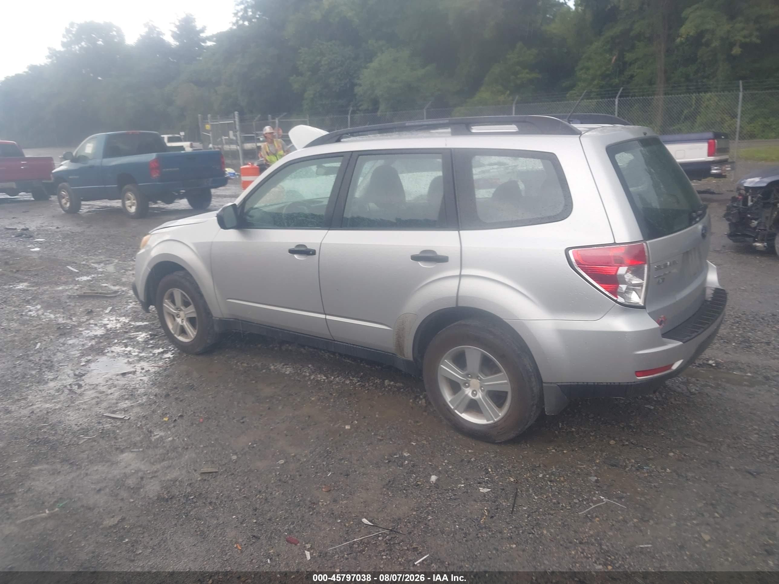 2011 Subaru Forester 2.5x Silver vin: JF2SHABC9BH747388