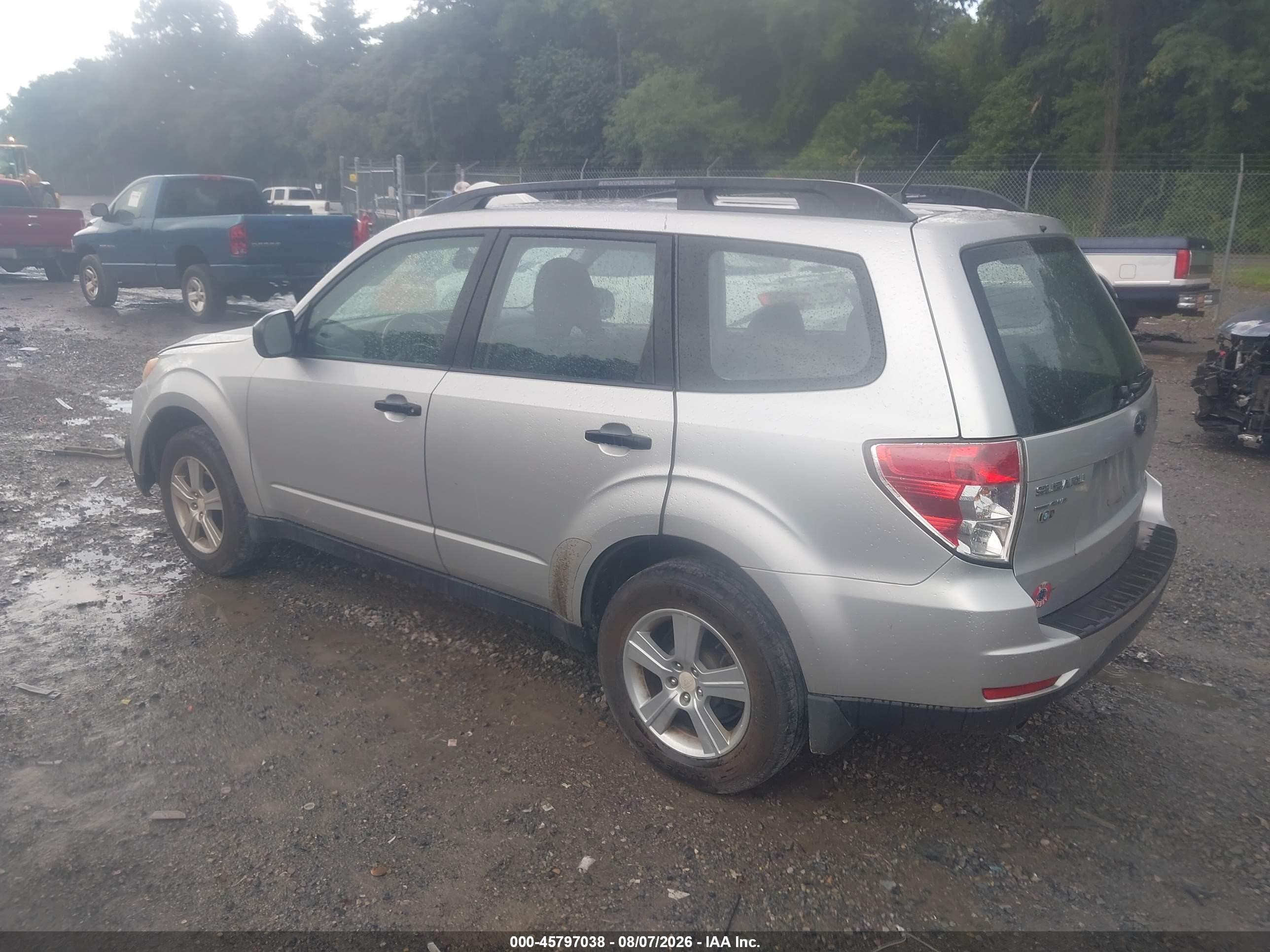 2011 Subaru Forester 2.5x Silver vin: JF2SHABC9BH747388