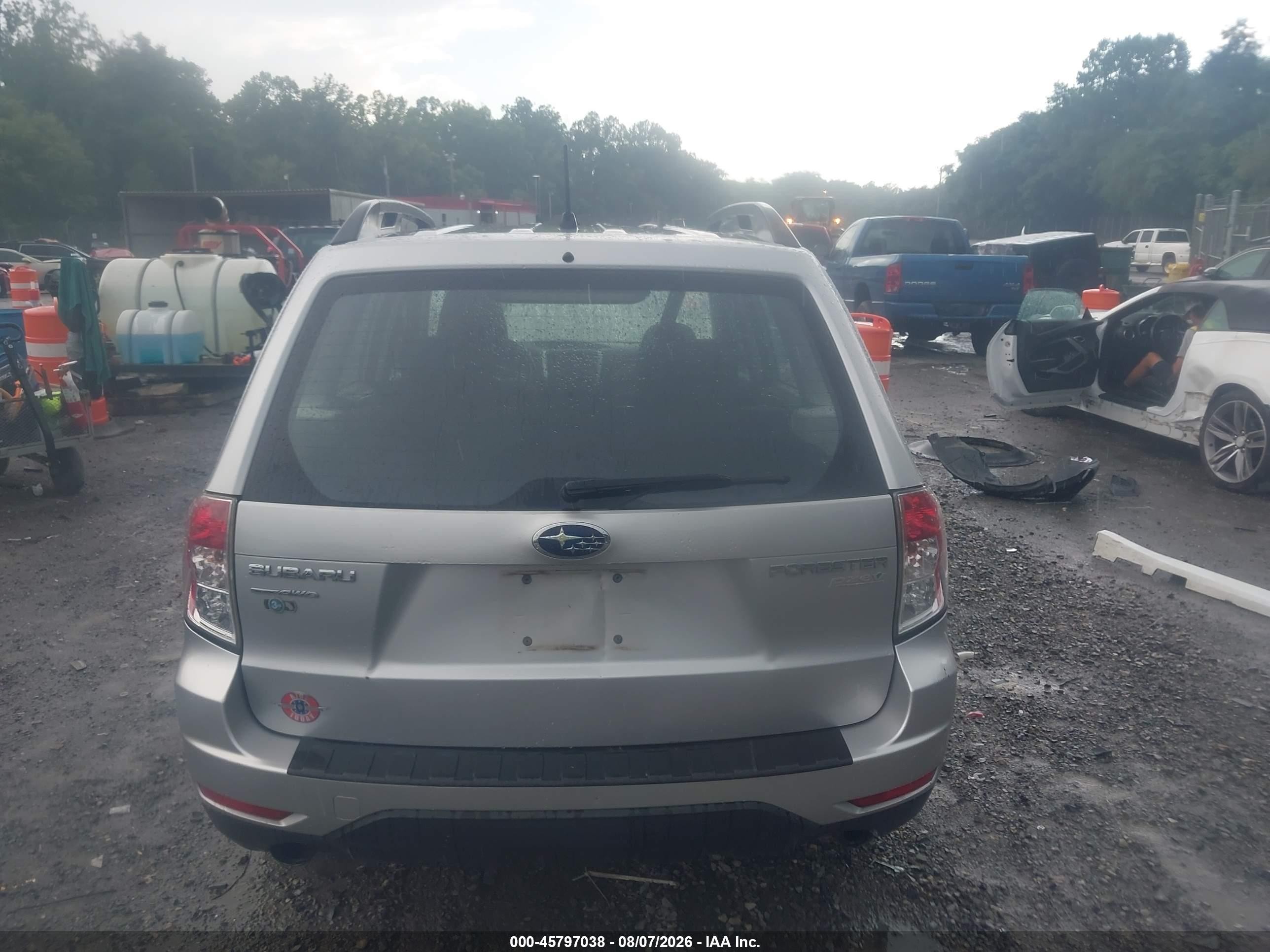 2011 Subaru Forester 2.5x Silver vin: JF2SHABC9BH747388