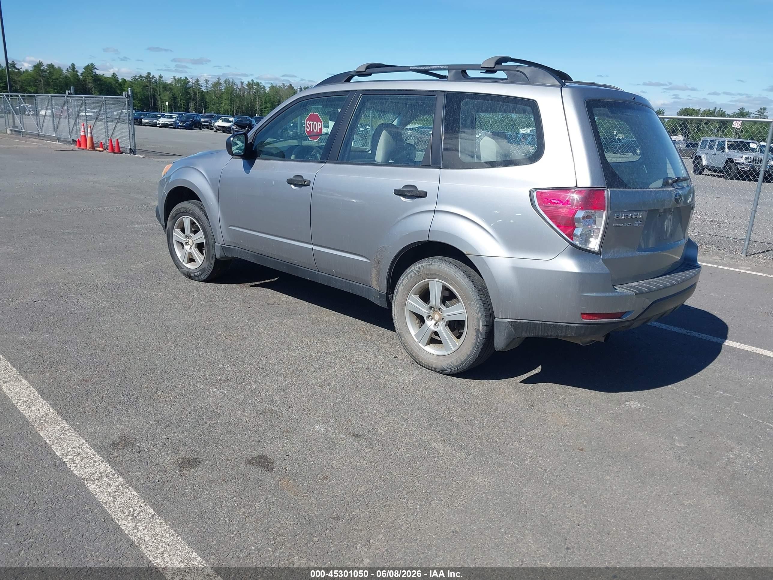 2011 Subaru Forester 2.5x Silver vin: JF2SHABC9BH749853