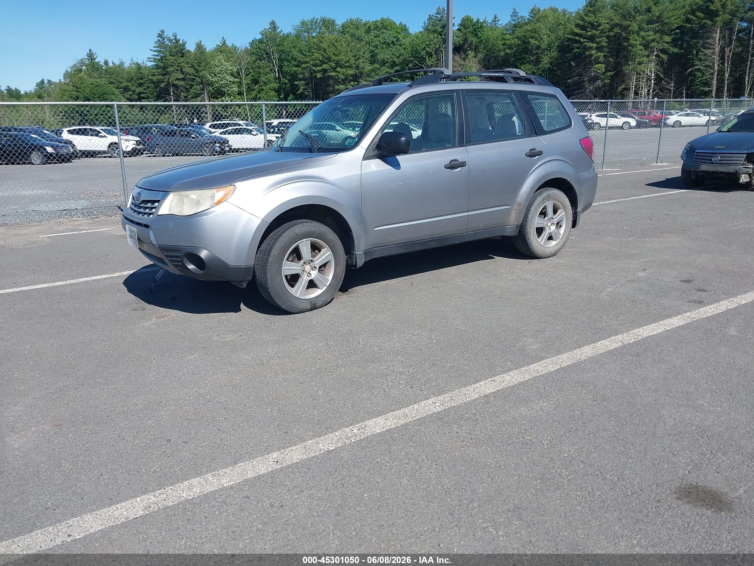 2011 Subaru Forester 2.5x Silver vin: JF2SHABC9BH749853
