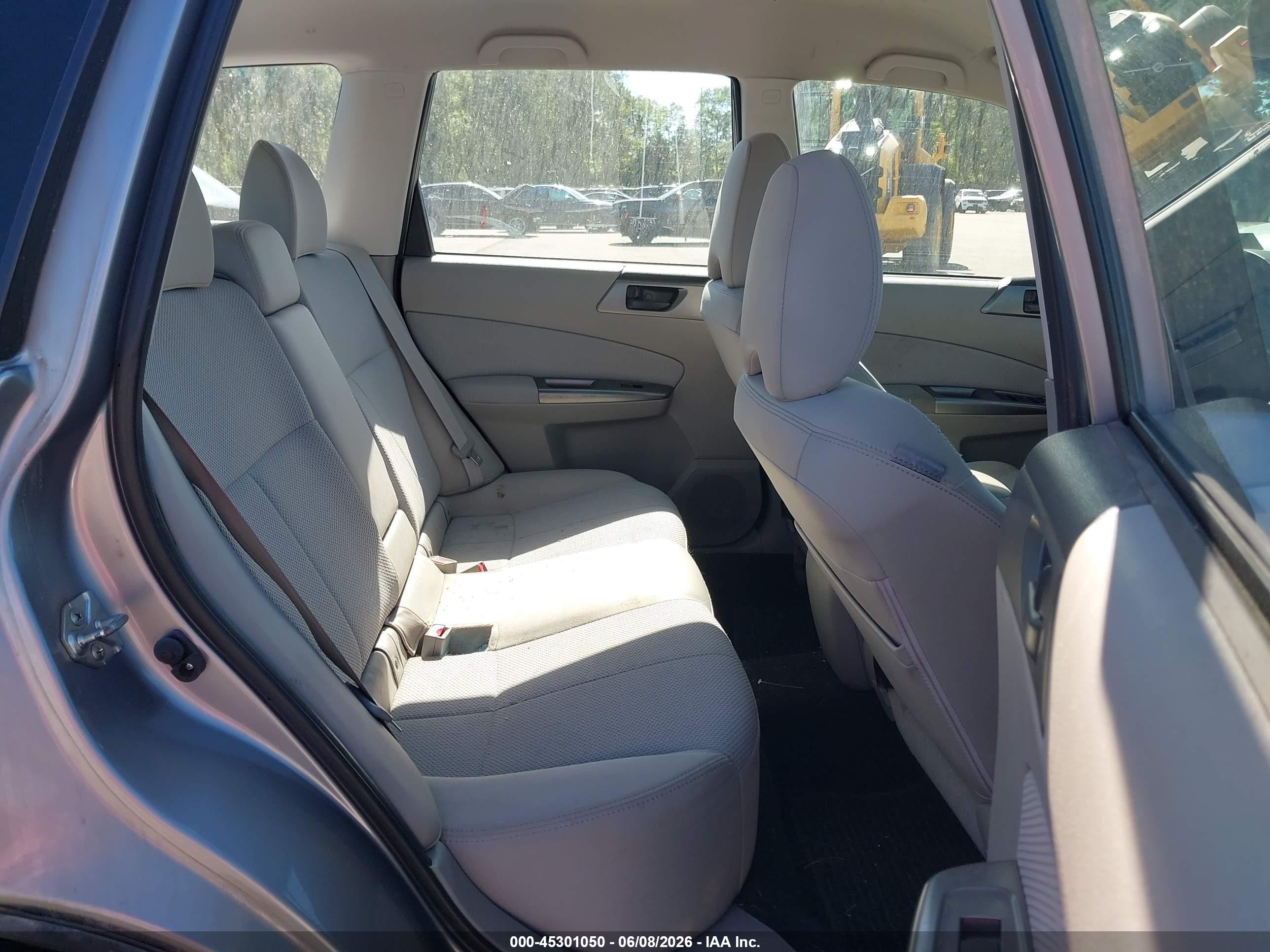 2011 Subaru Forester 2.5x Silver vin: JF2SHABC9BH749853