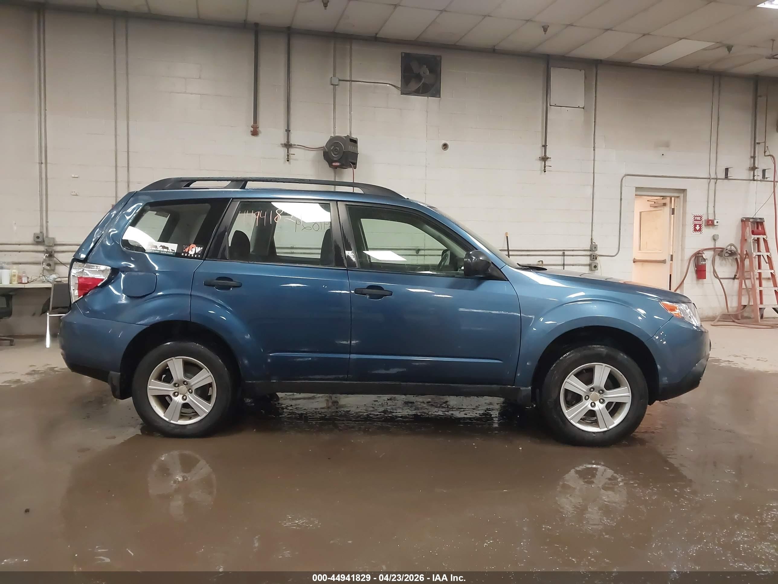 2012 Subaru Forester 2.5x Blue vin: JF2SHABC9CH430129