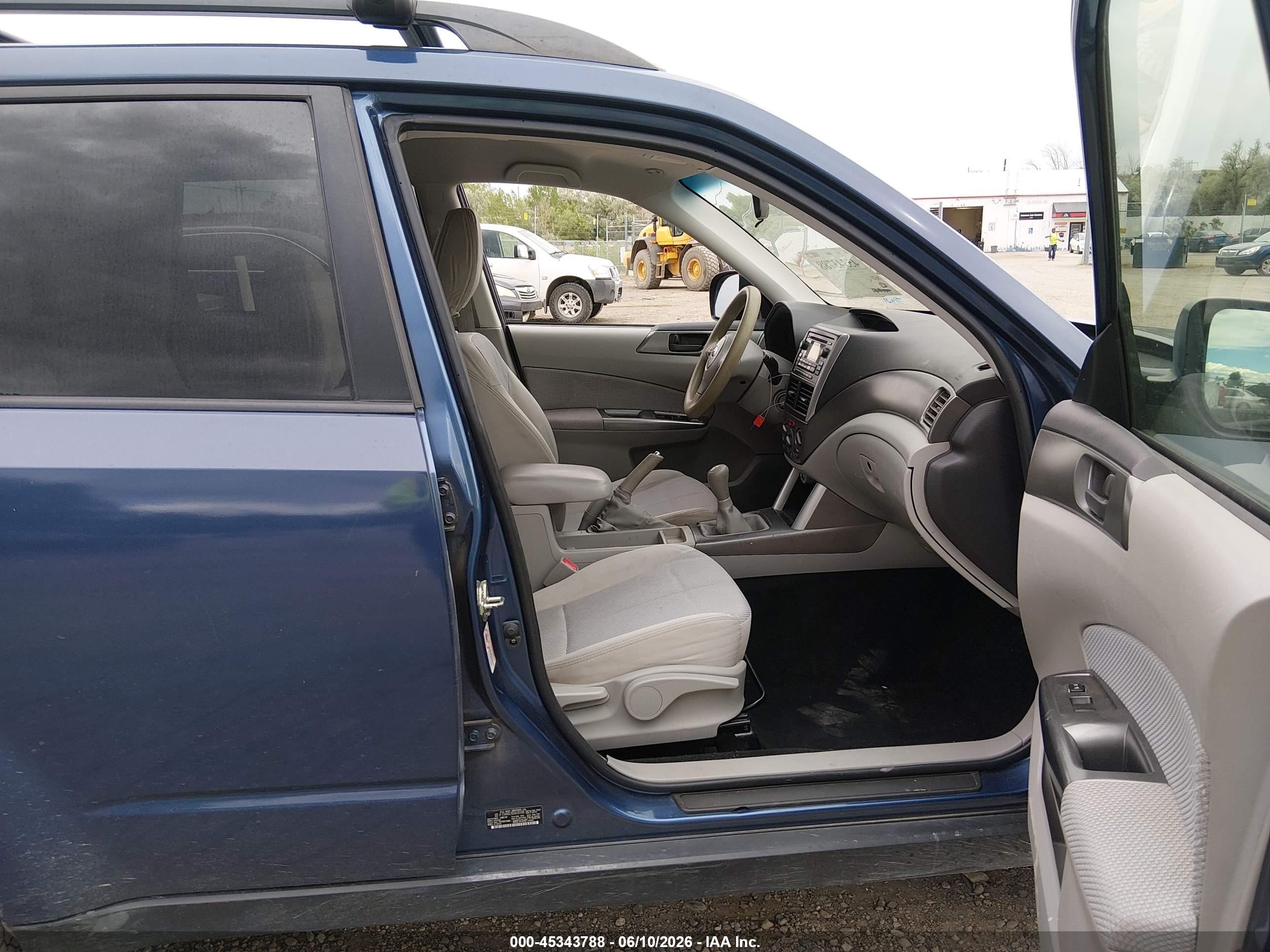 2013 Subaru Forester 2.5x Dark Blue vin: JF2SHABC9DG420188
