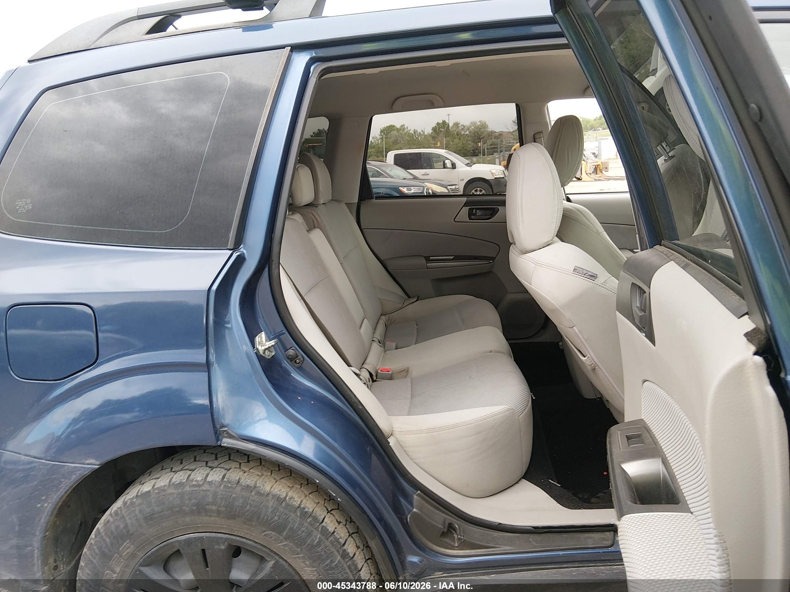 2013 Subaru Forester 2.5x Dark Blue vin: JF2SHABC9DG420188