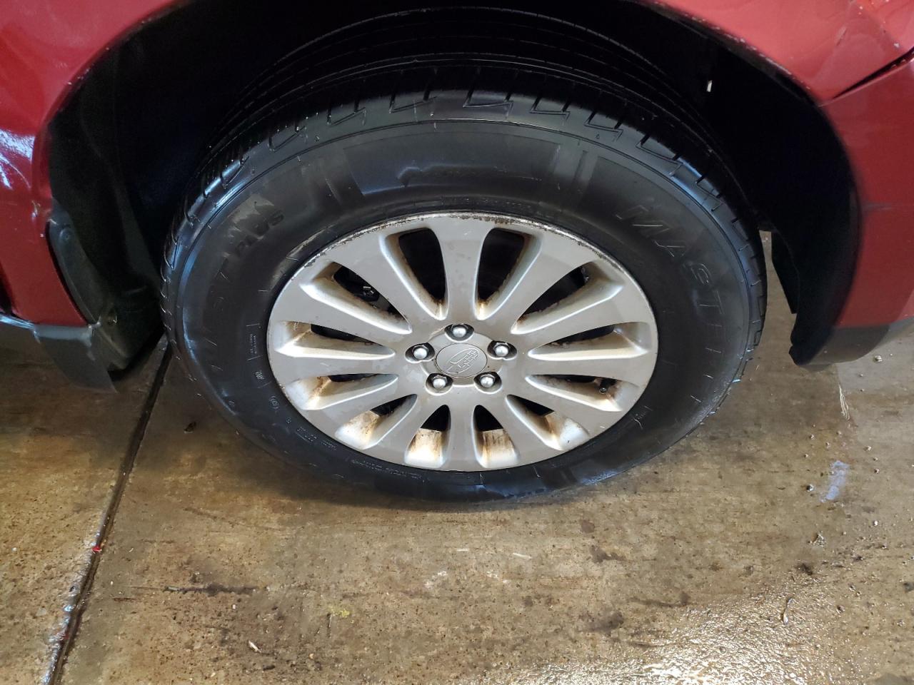 2013 Subaru Forester 2.5x Maroon vin: JF2SHABC9DH402333 Damage: Right Front Wheel, Curb Rash, > 12 Inches
