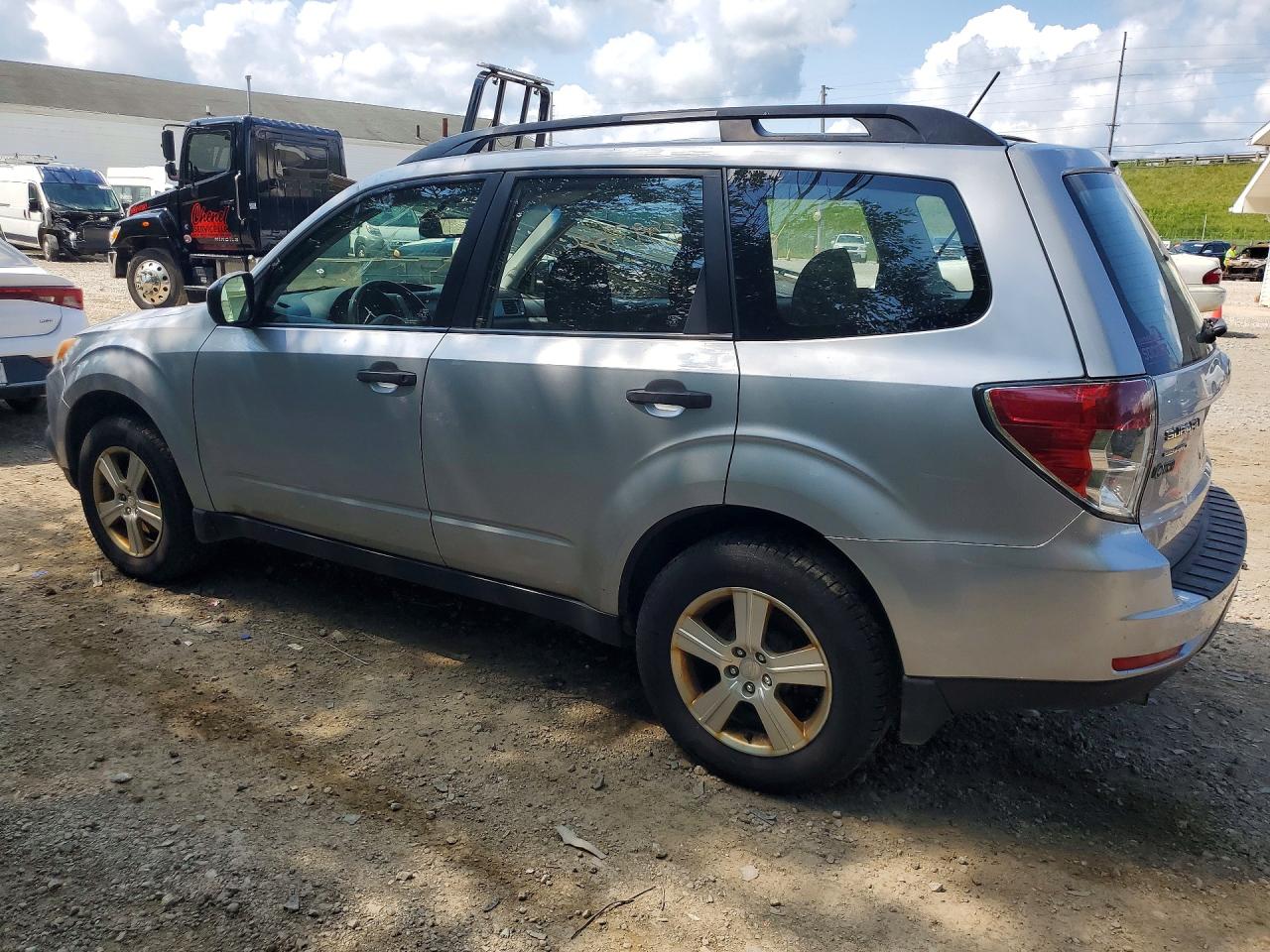 2013 Subaru Forester 2.5x Silver vin: JF2SHABC9DH440001