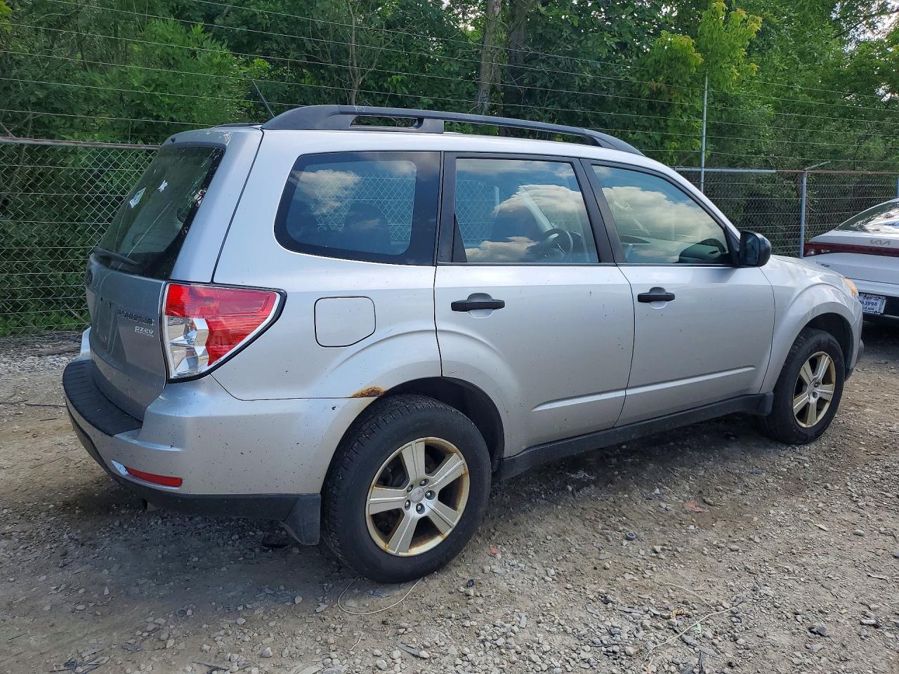 2013 Subaru Forester 2.5x Silver vin: JF2SHABC9DH440001