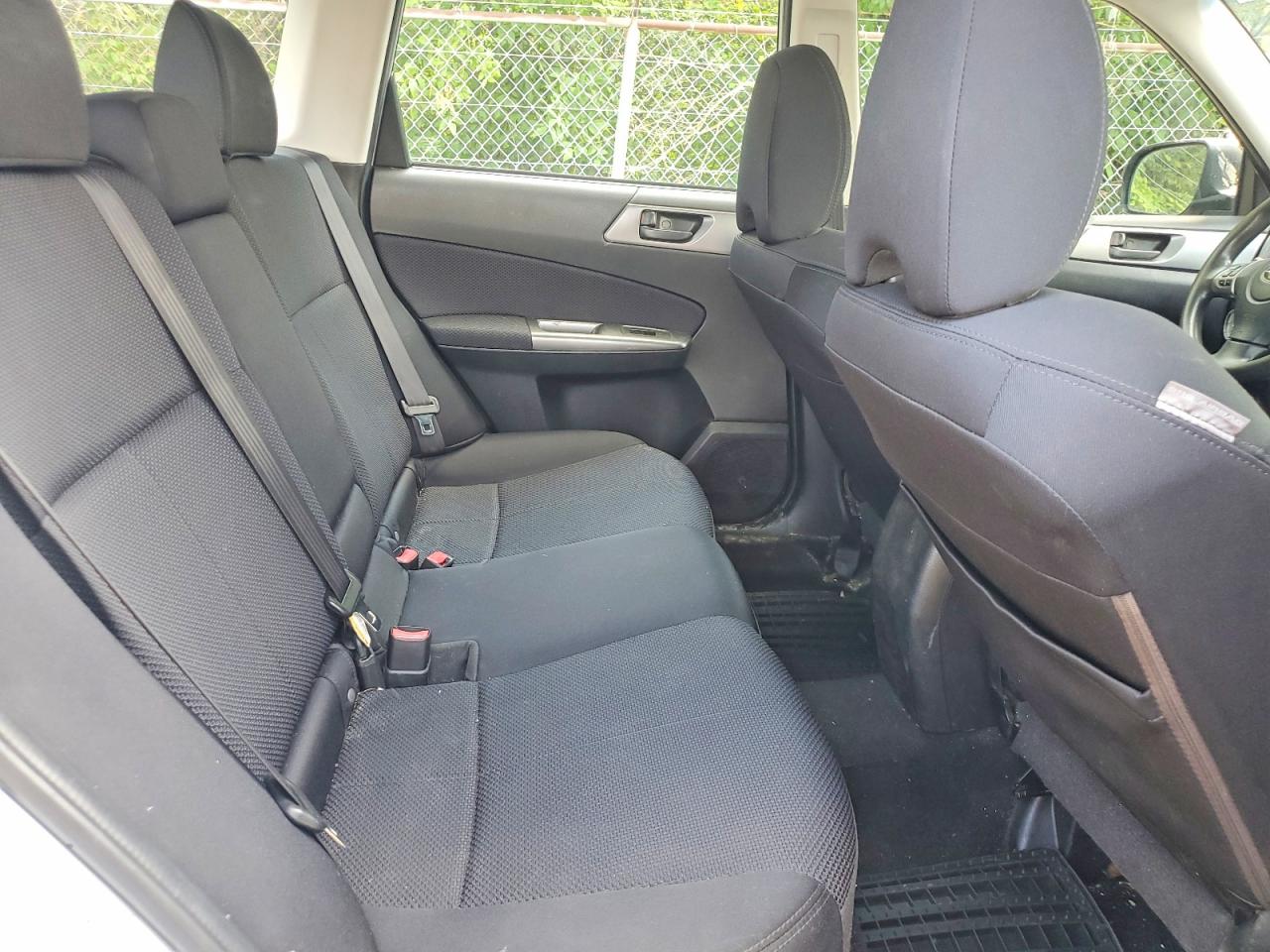 2013 Subaru Forester 2.5x Silver vin: JF2SHABC9DH440001