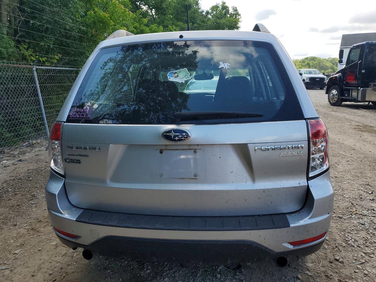 2013 Subaru Forester 2.5x Silver vin: JF2SHABC9DH440001