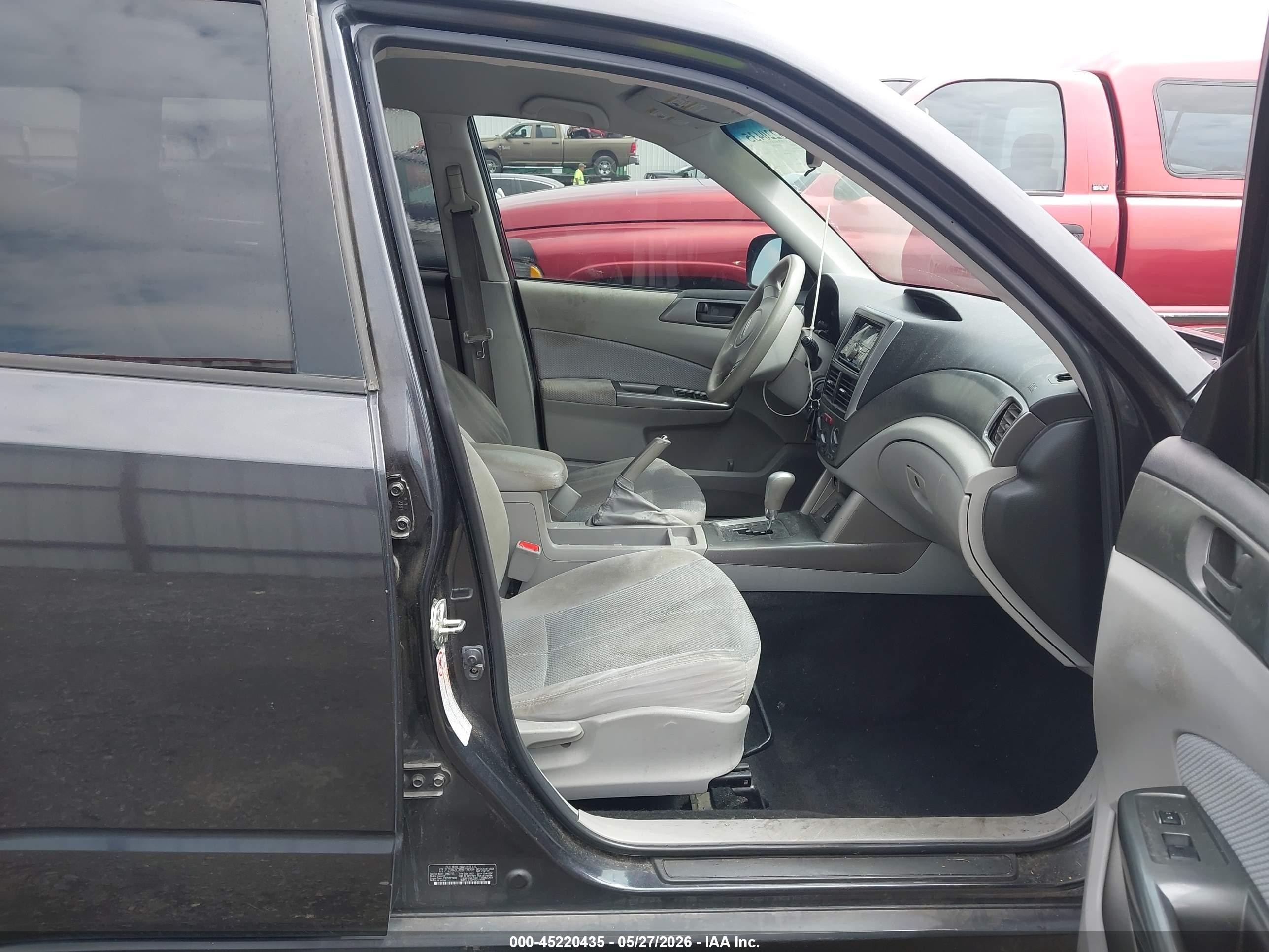 2011 Subaru Forester 2.5x Gray vin: JF2SHABCXBH709099
