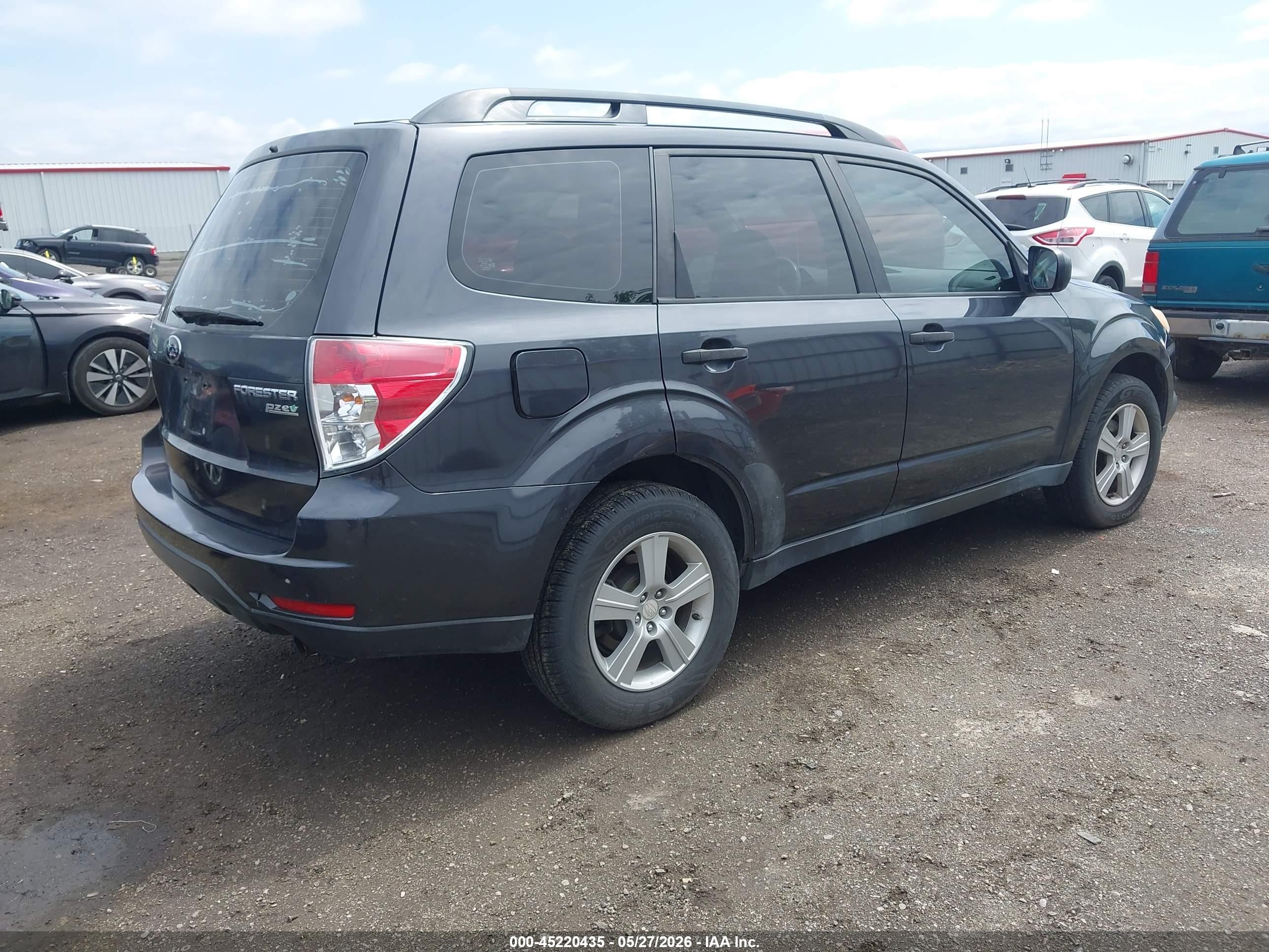 2011 Subaru Forester 2.5x Gray vin: JF2SHABCXBH709099