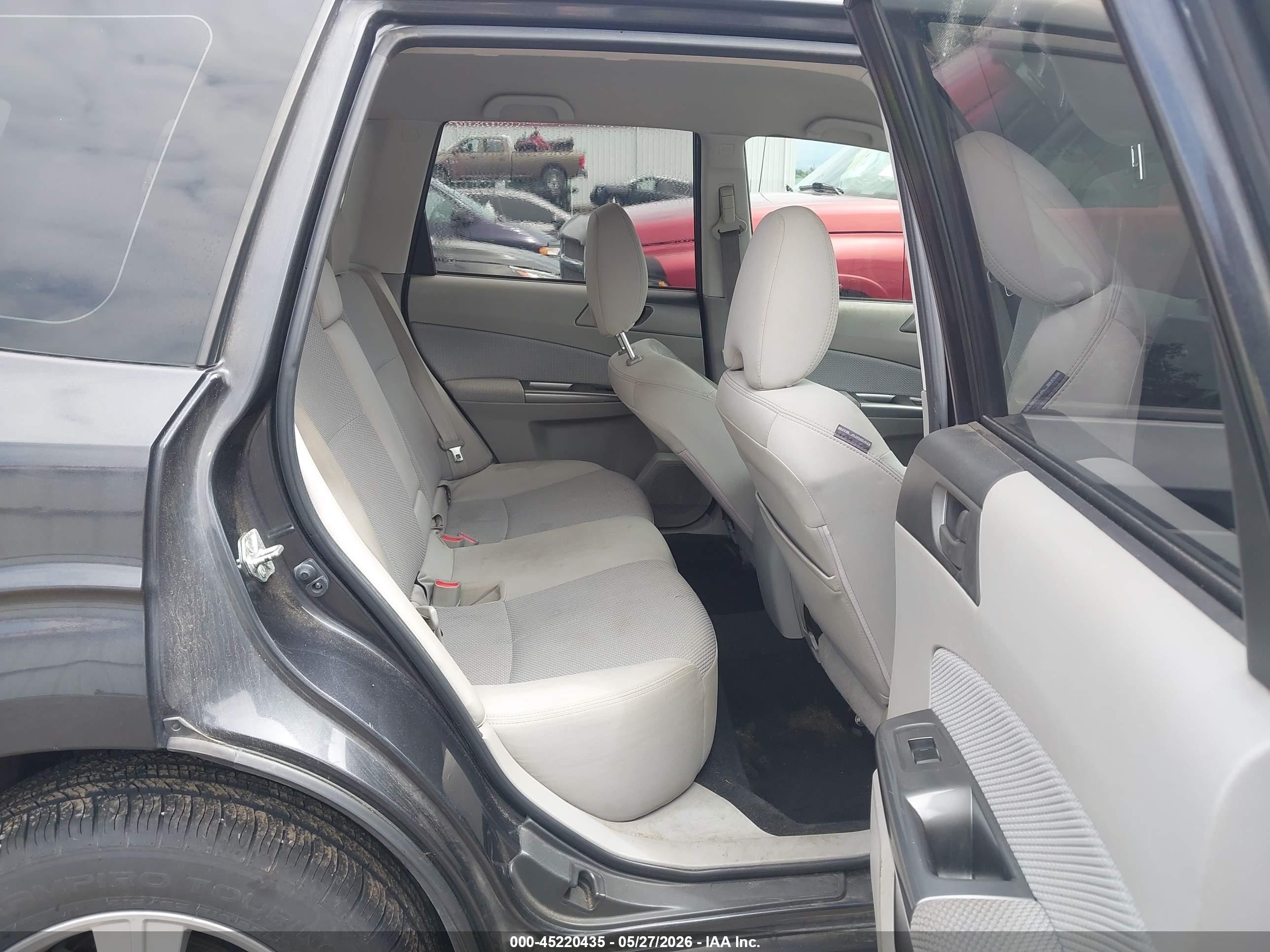 2011 Subaru Forester 2.5x Gray vin: JF2SHABCXBH709099