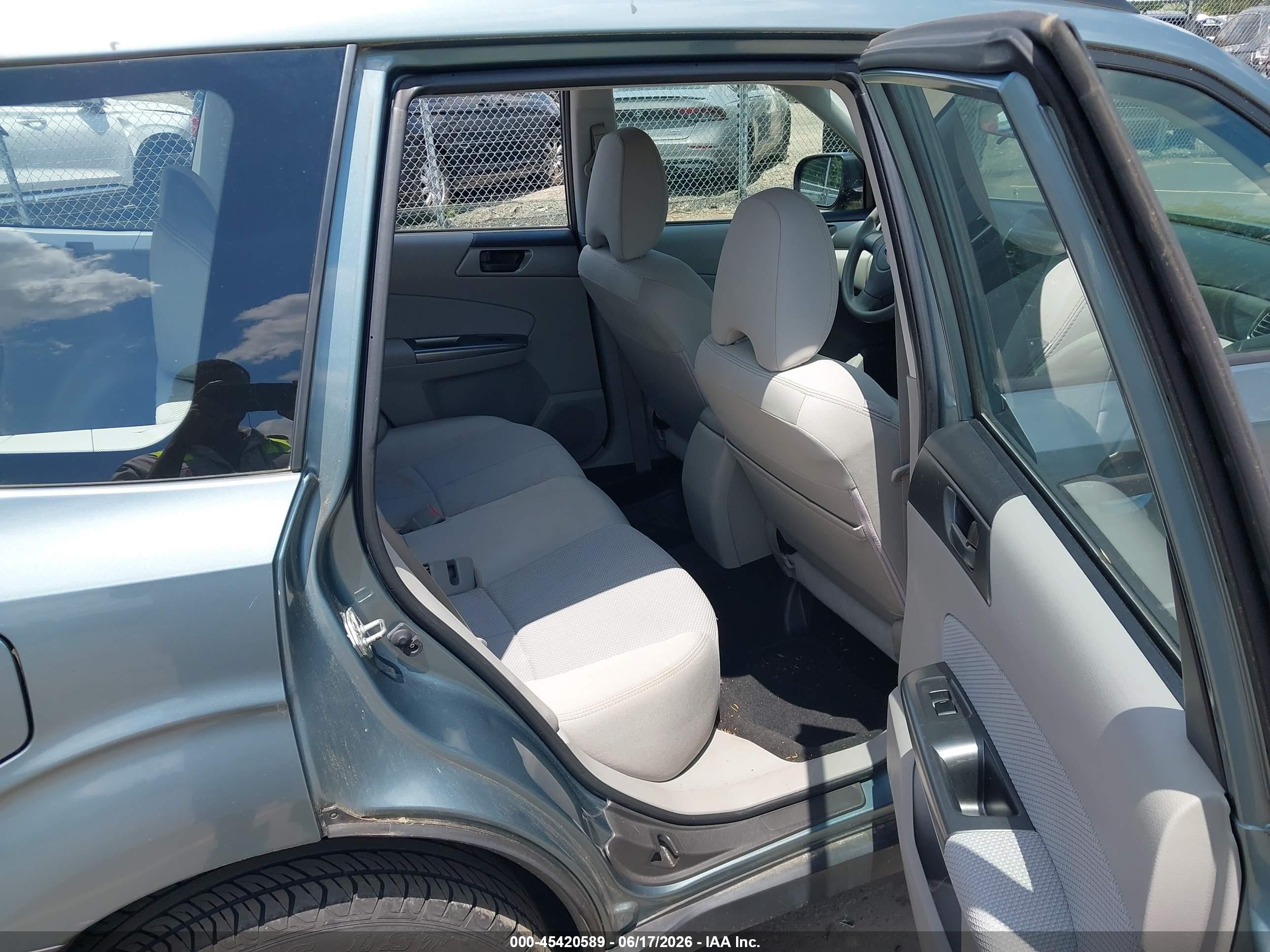 2011 Subaru Forester 2.5x Light Blue vin: JF2SHABCXBH745472