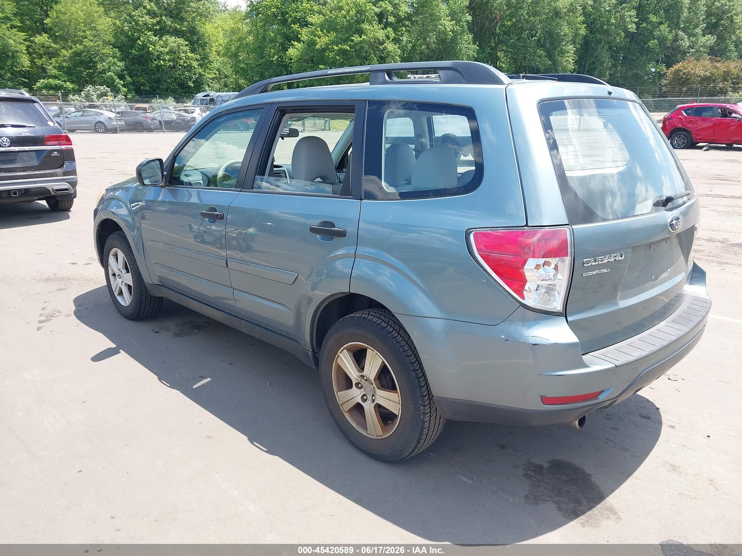2011 Subaru Forester 2.5x Light Blue vin: JF2SHABCXBH745472
