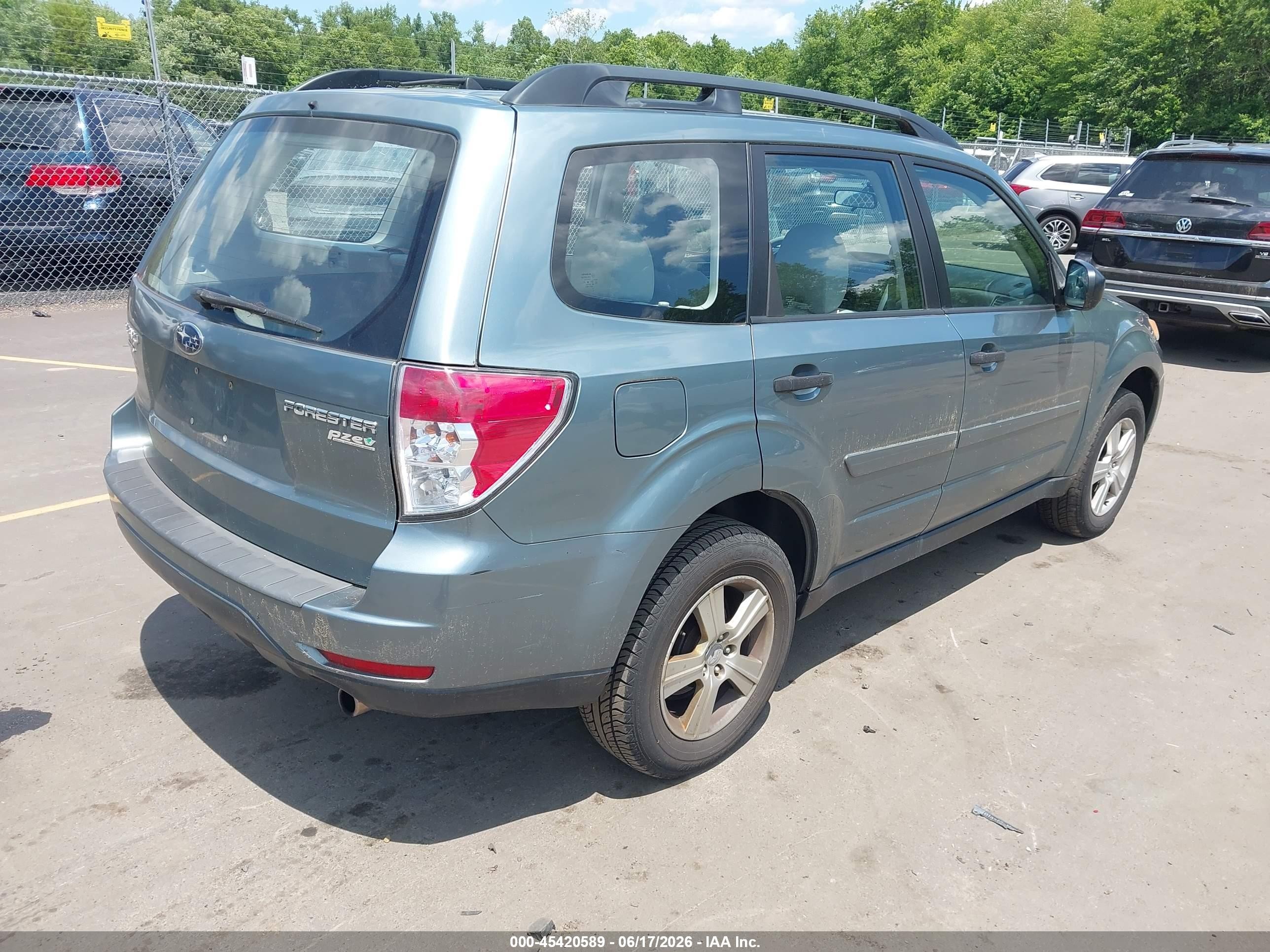 2011 Subaru Forester 2.5x Light Blue vin: JF2SHABCXBH745472
