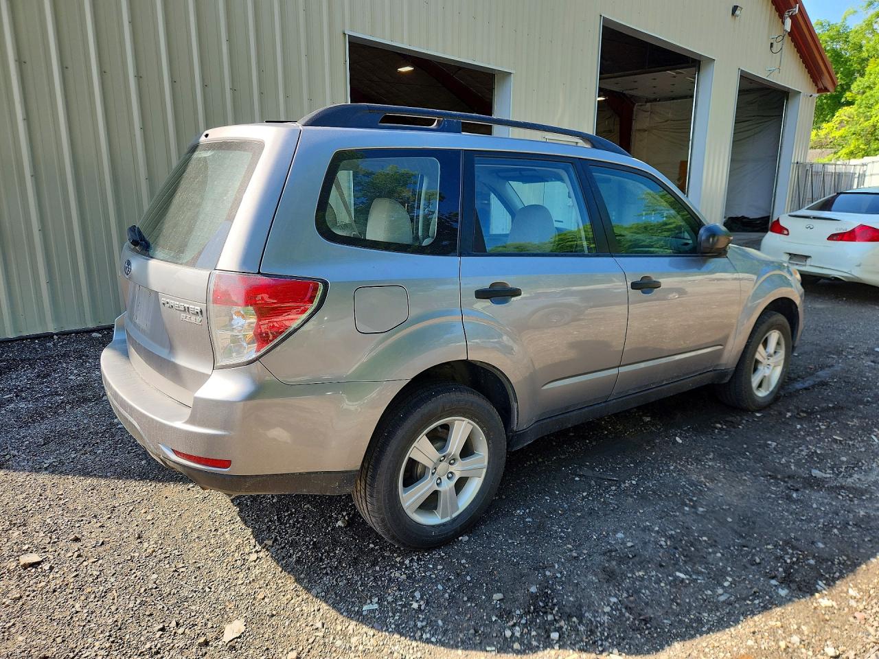 2011 Subaru Forester 2.5x Silver vin: JF2SHABCXBH763924