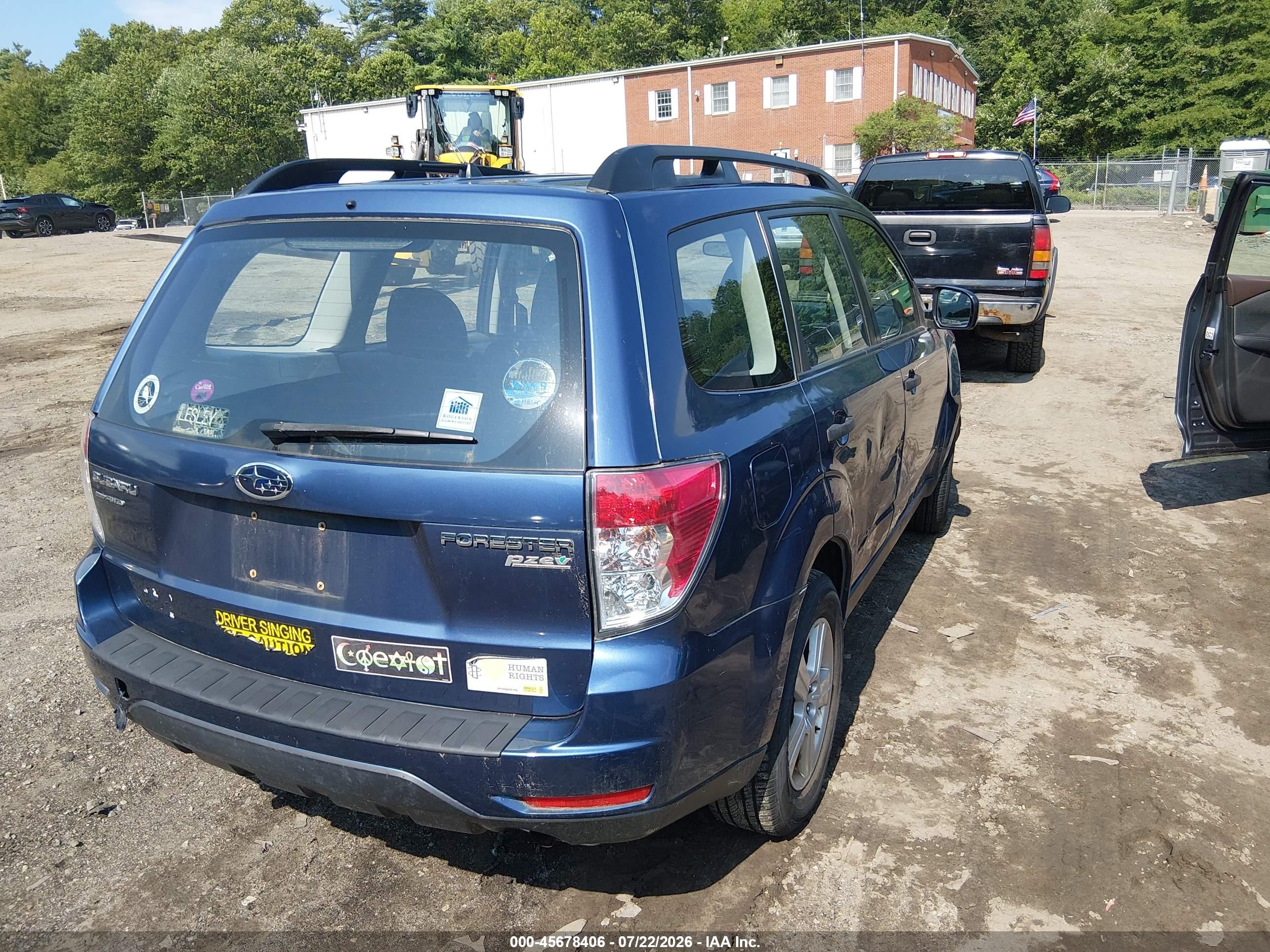 2012 Subaru Forester 2.5x Blue vin: JF2SHABCXCH409435