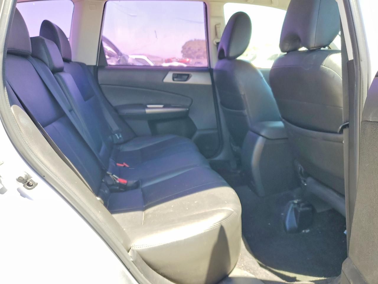 2012 Subaru Forester 2.5x Silver vin: JF2SHABCXCH444315