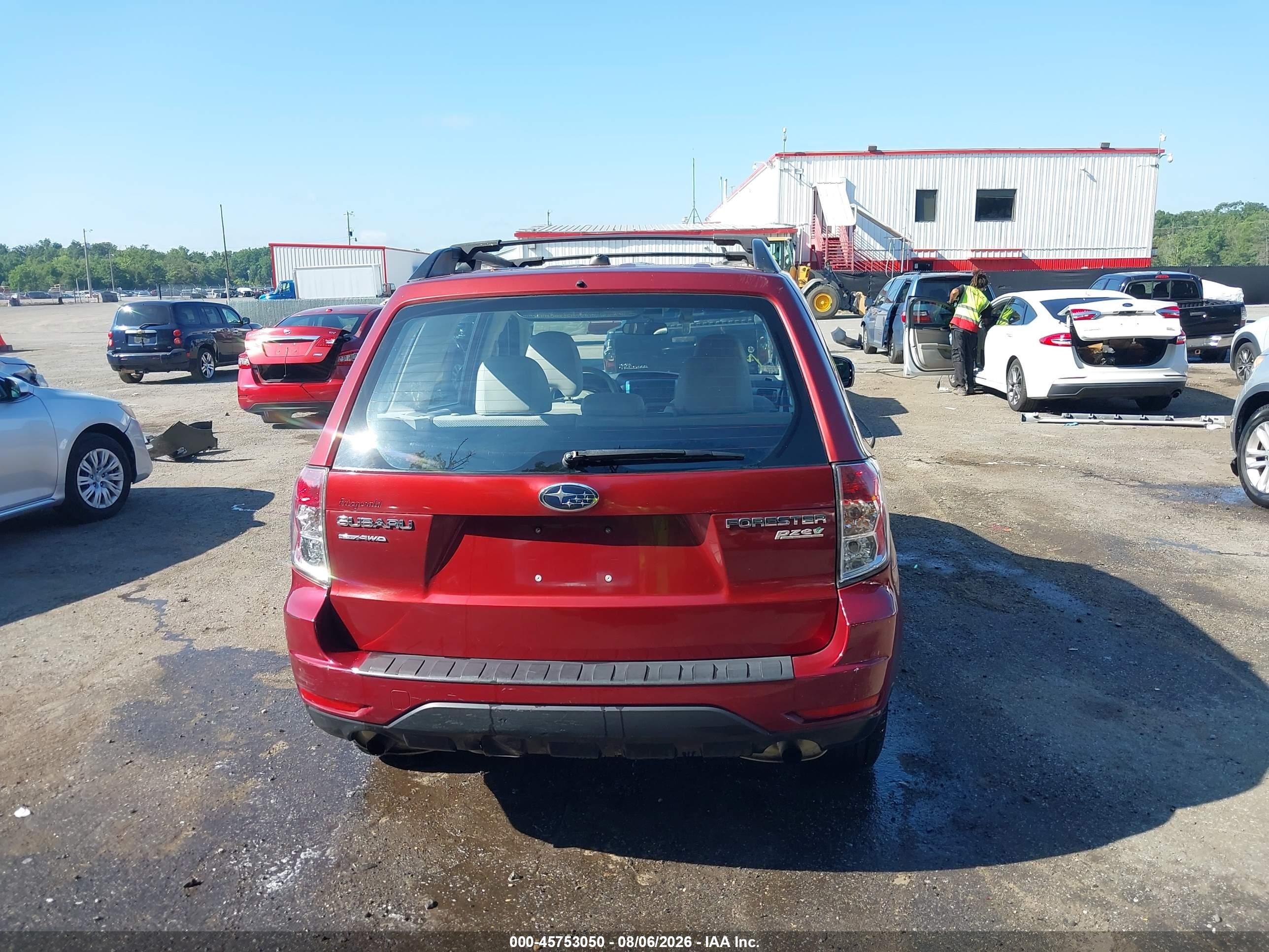 2013 Subaru Forester 2.5x White vin: JF2SHABCXDG419843