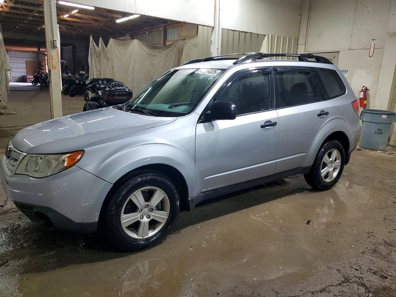 2013 Subaru Forester 2.5x Silver vin: JF2SHABCXDH418766