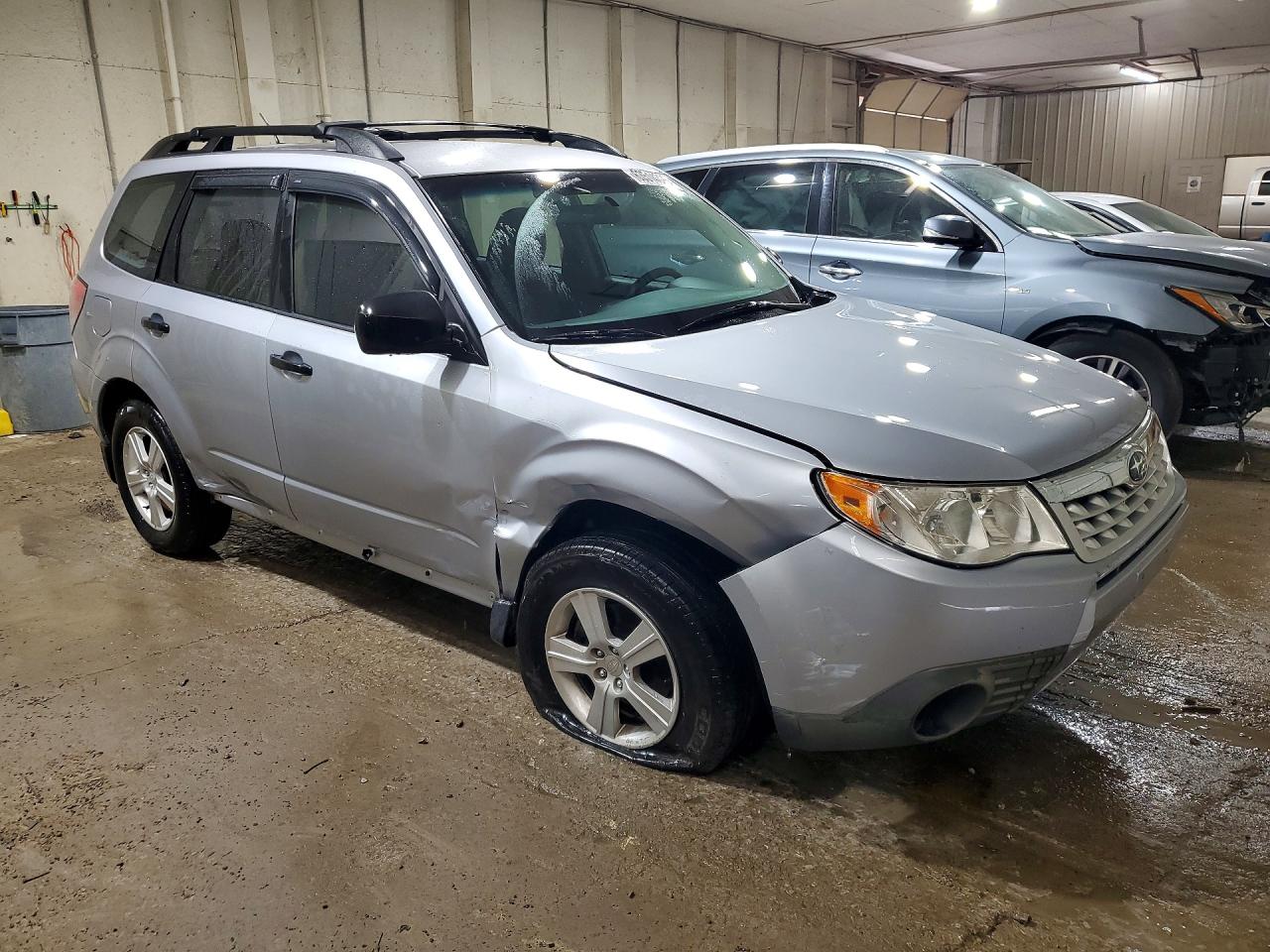 2013 Subaru Forester 2.5x Silver vin: JF2SHABCXDH418766