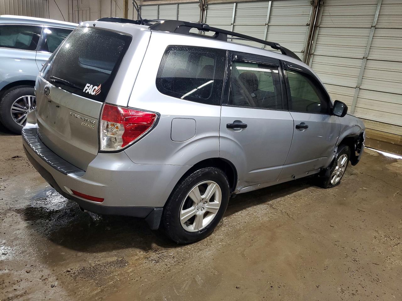 2013 Subaru Forester 2.5x Silver vin: JF2SHABCXDH418766