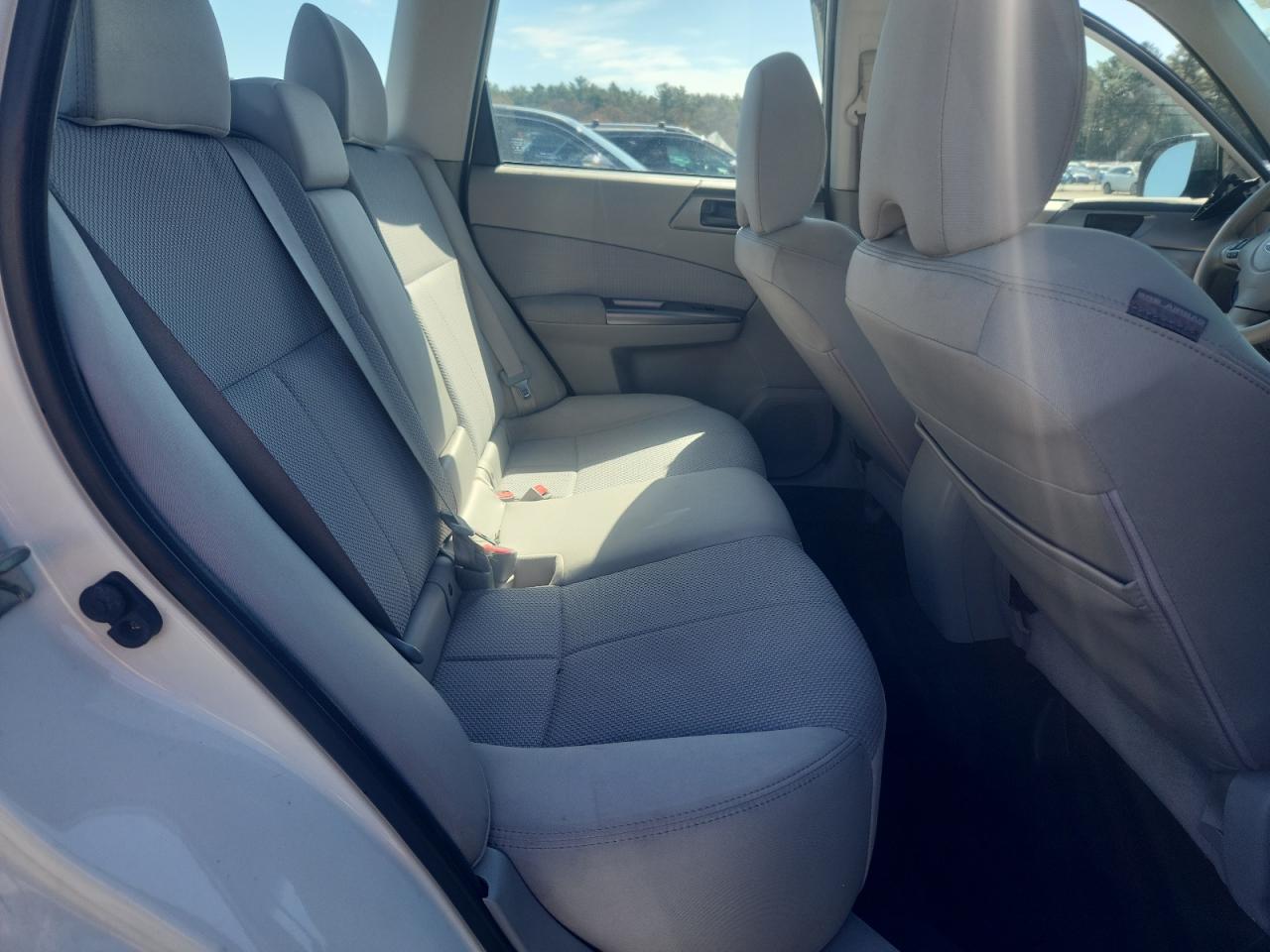 2013 Subaru Forester 2.5x Белый vin: JF2SHABCXDH425197