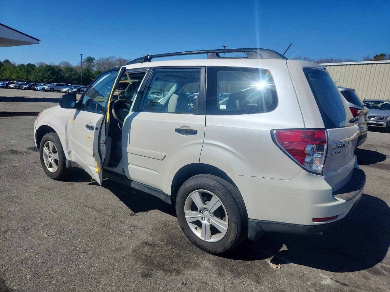 2013 Subaru Forester 2.5x Белый vin: JF2SHABCXDH425197
