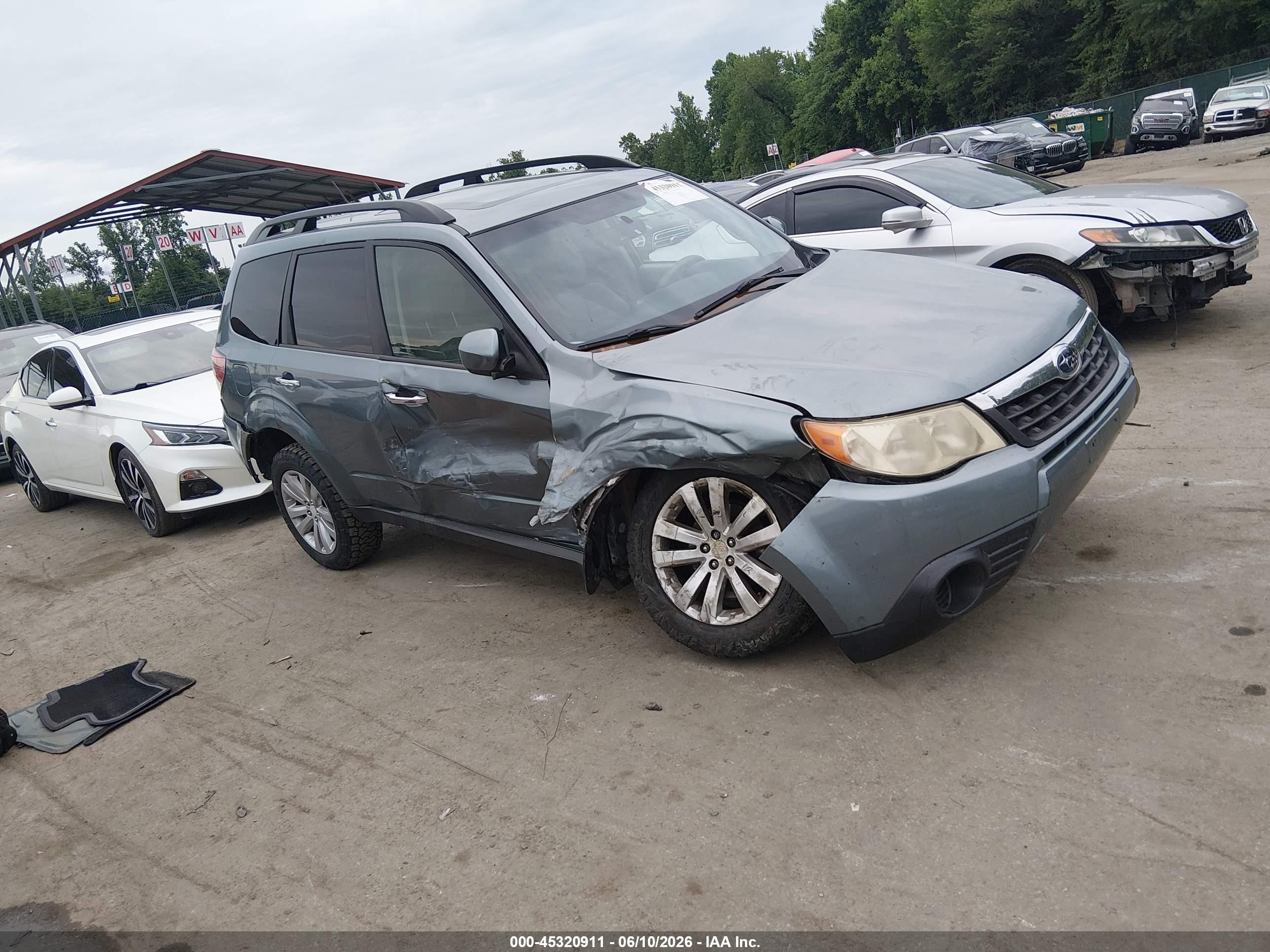 2011 Subaru Forester 2.5x Premium Light Blue vin: JF2SHACC0BH704752